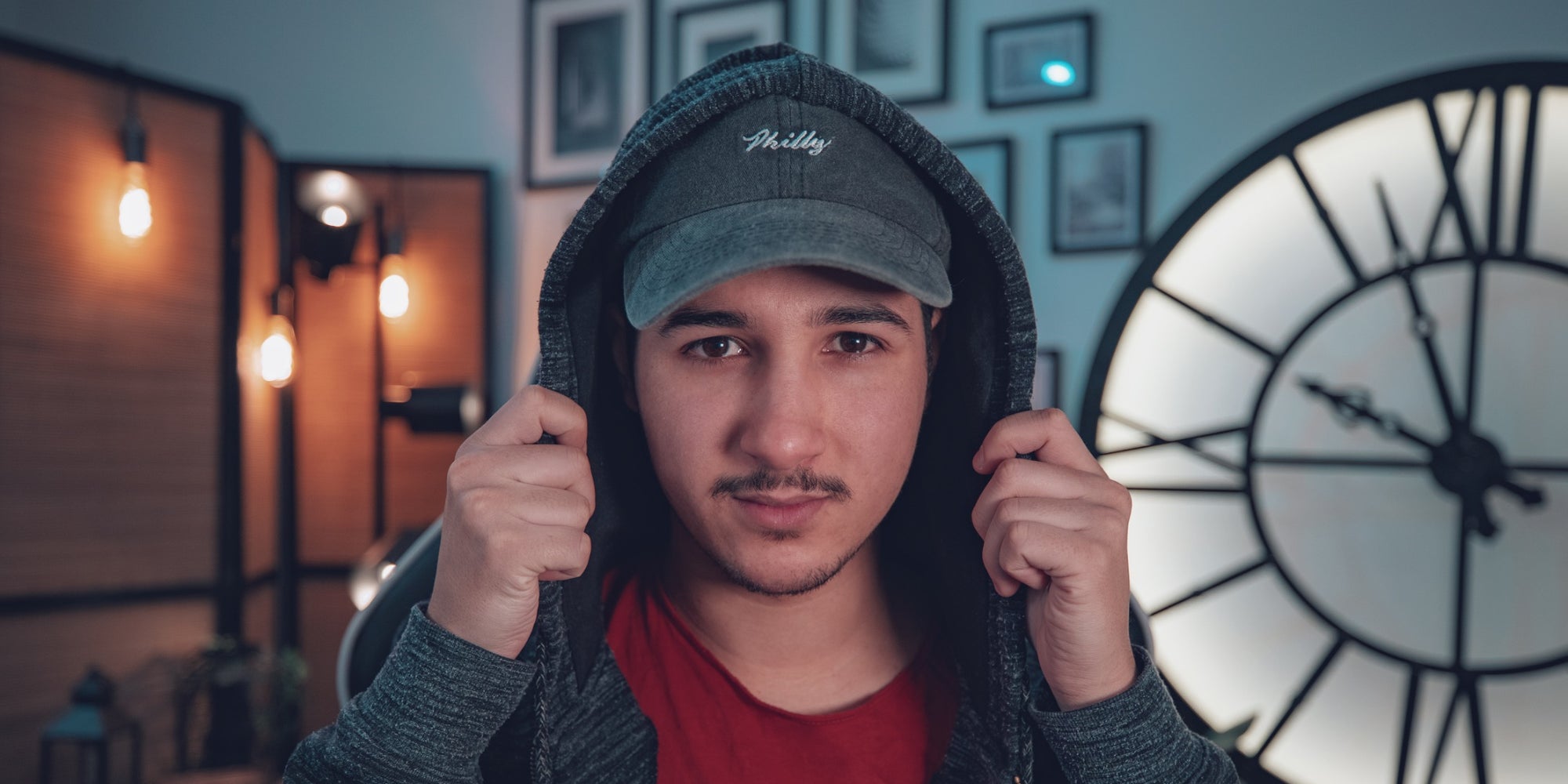 Le youtubeur Sofyan couvre le festival de Gérardmer pour SFR et SYFY. 