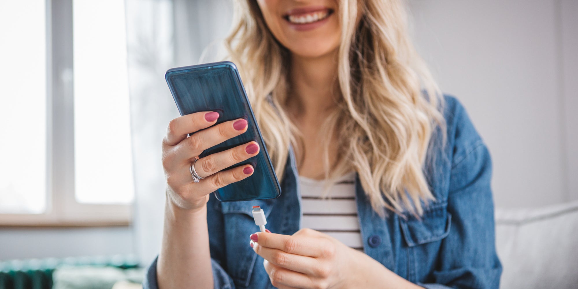 Quand on recharge son iPhone, on ne le fait pas toujours de la bonne façon, ce qui abîme considérablement la batterie. 