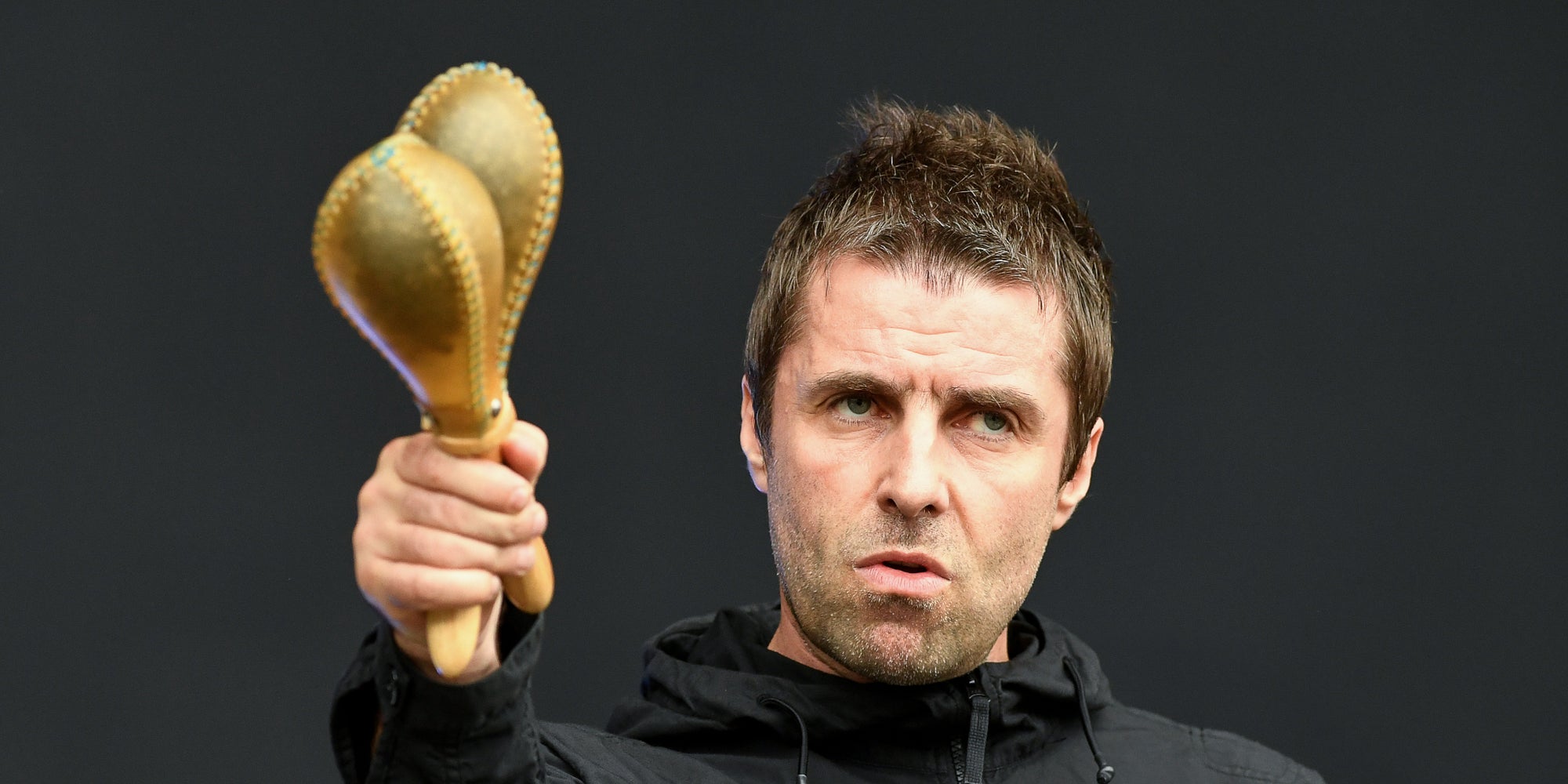 Liam Gallagher pendant son concert aux Vielles Charrues le 20 juillet 2018
