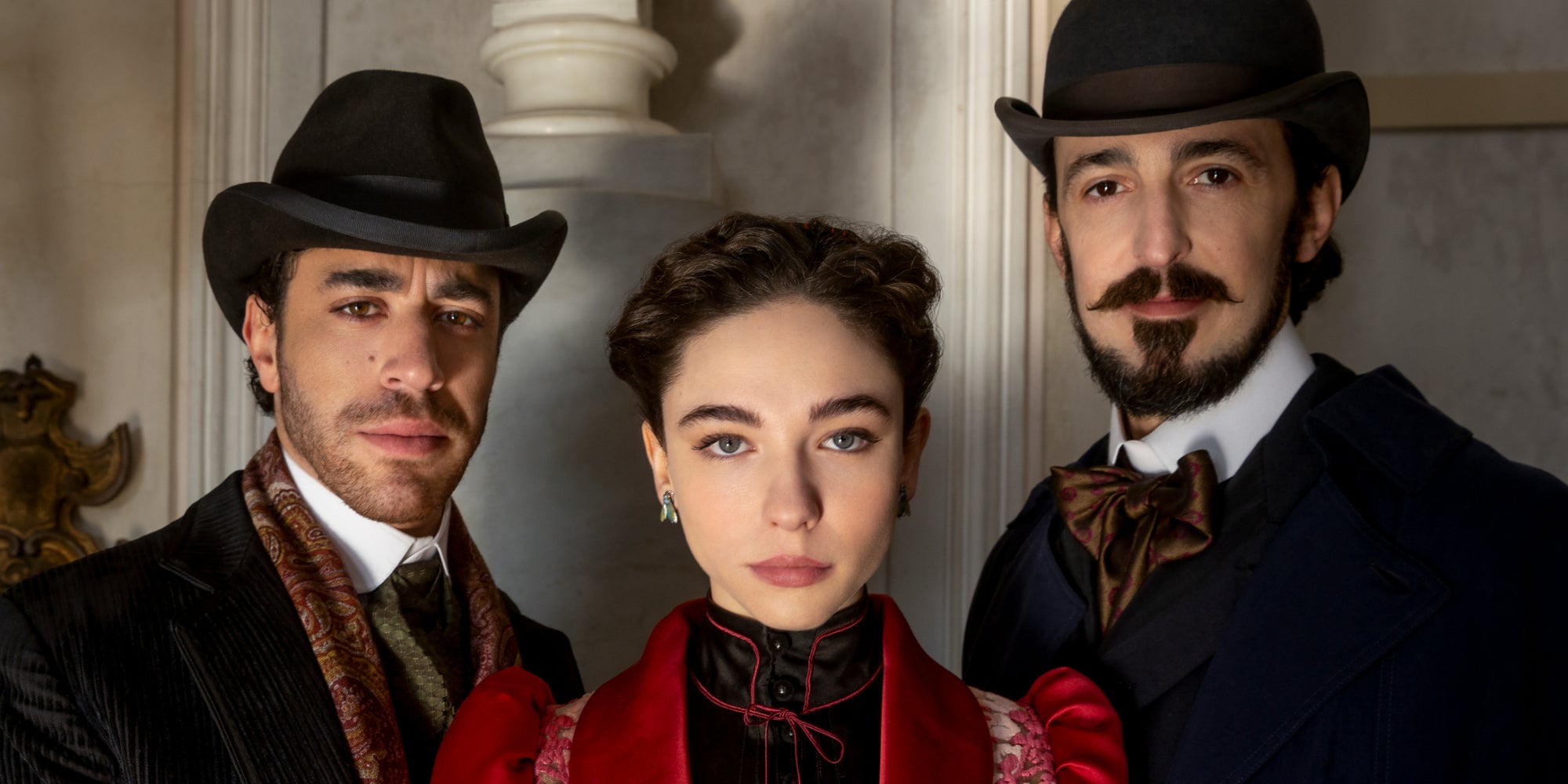 Jacopo Barberis (Eduardo Scarpetta), Lidia Poët (Matilda De Angelis) et Enrico Poët (Pier Luigi Pasino) dans "Lidia fait sa loi".