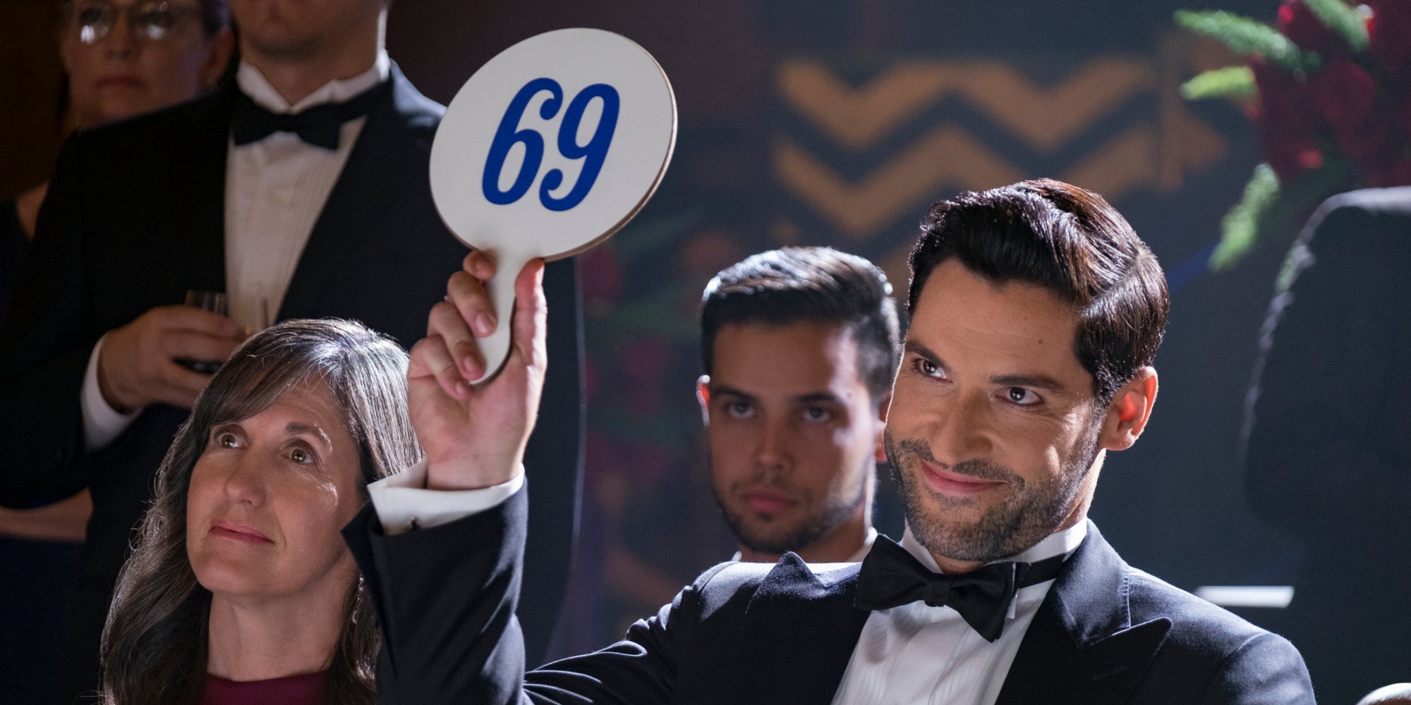 Sur cette pancarte, peut-être le nombre de jours à attendre avant la saison 5 de Lucifer sur Netflix