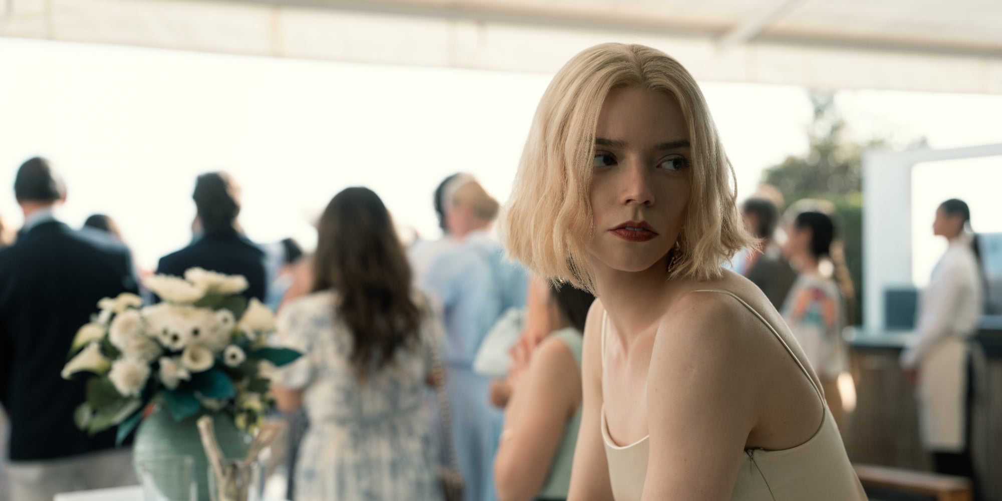 Lucky Armstrong (Anya Taylor-Joy), une ancienne criminelle traquée par le FBI après un gros coup à Las Vegas.