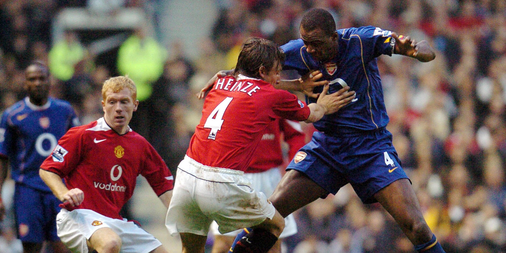 Paul Scholes, Gabriel Heinze et Patrick Viera pendant Manchester United - Arsenal, le 24 octobre 2004