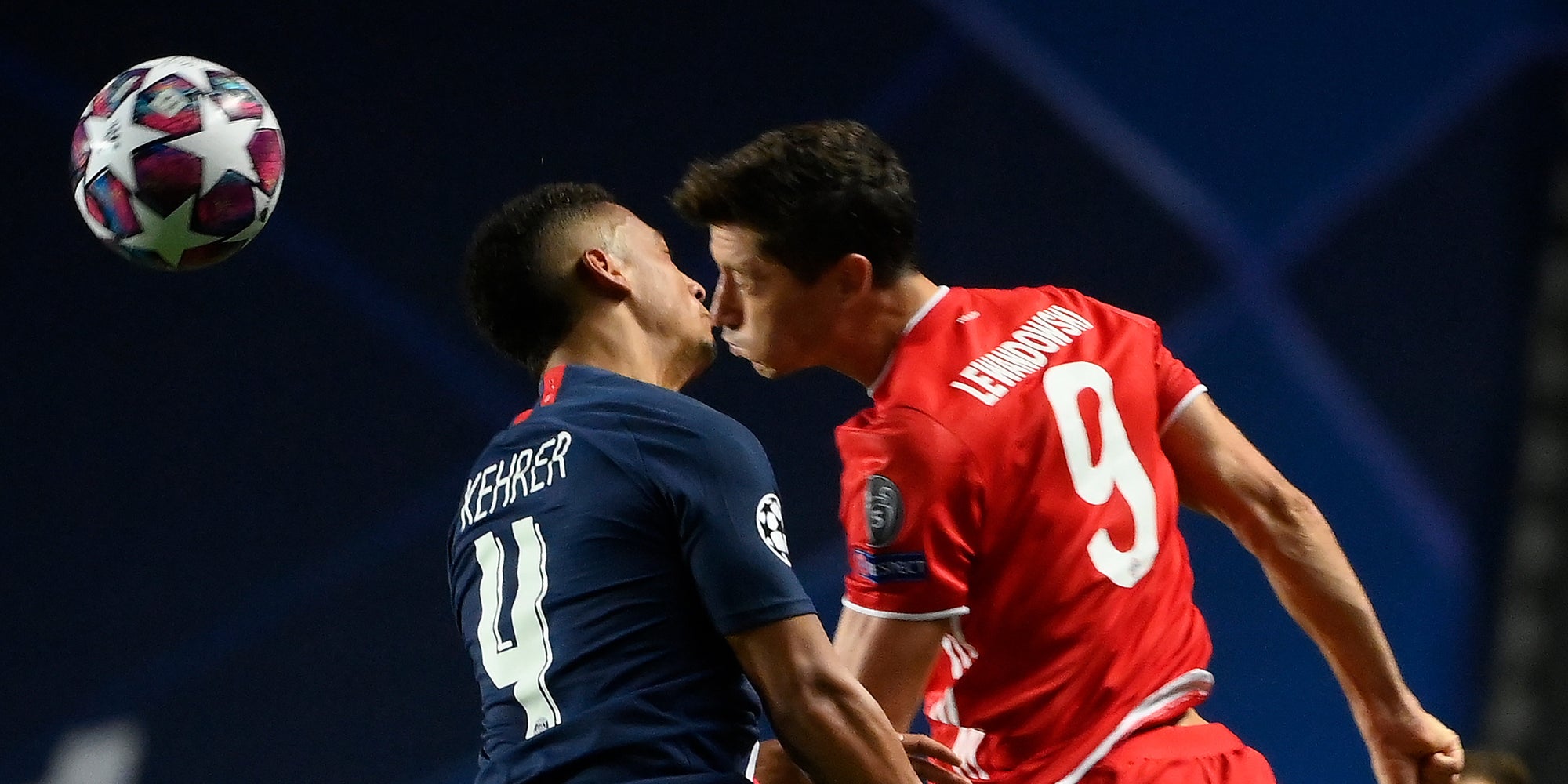 Kehrer et Lewandoski à la lutte lors de PSG-Bayern Munich, finale de la Ligue des Champions 2019-20, le 23 août 2020 à Lisbonne.