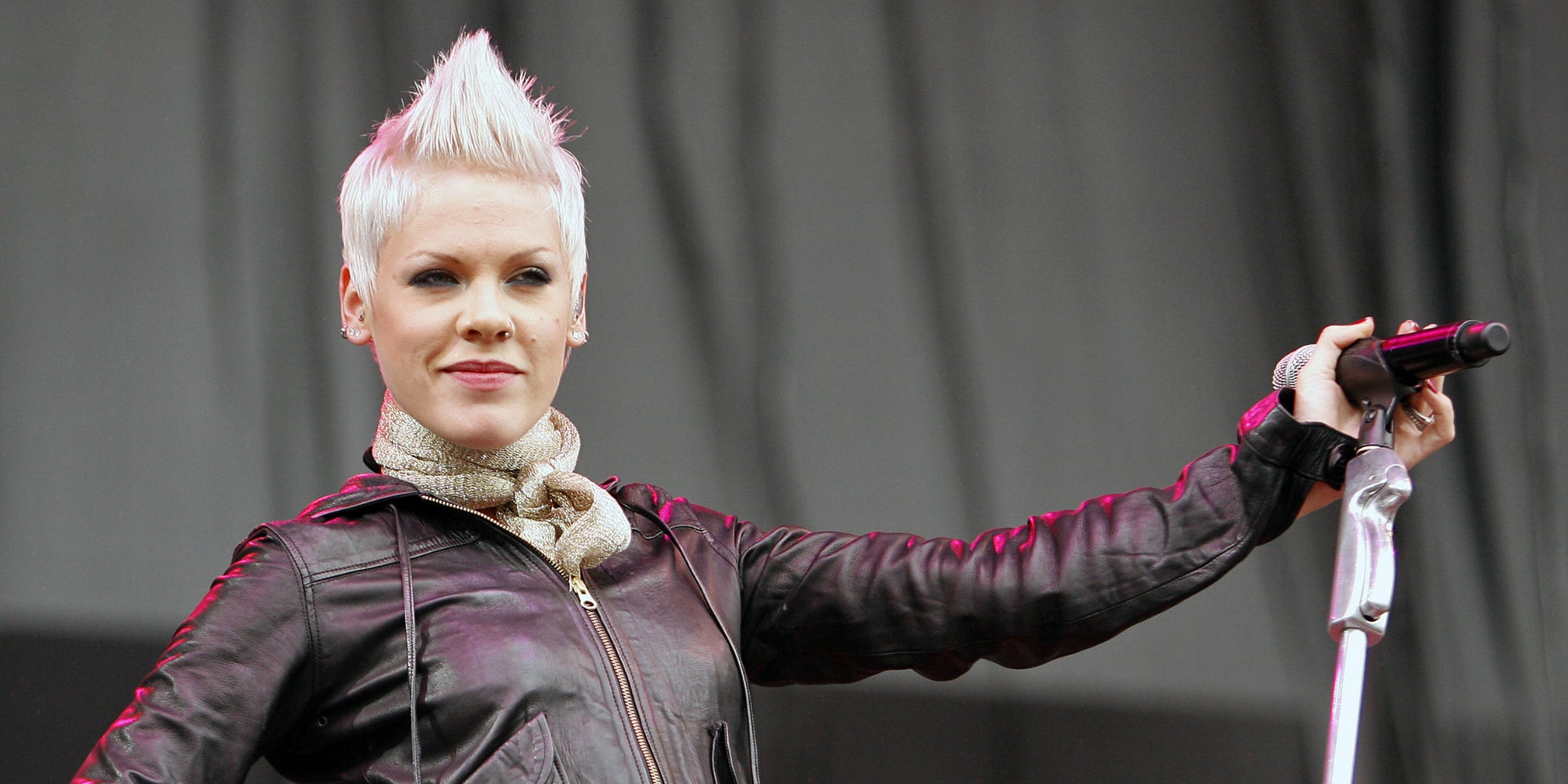 La chanteuse P!nk a peut-être changé de style musical durant sa carrière, mais a su garder son look haut en couleurs