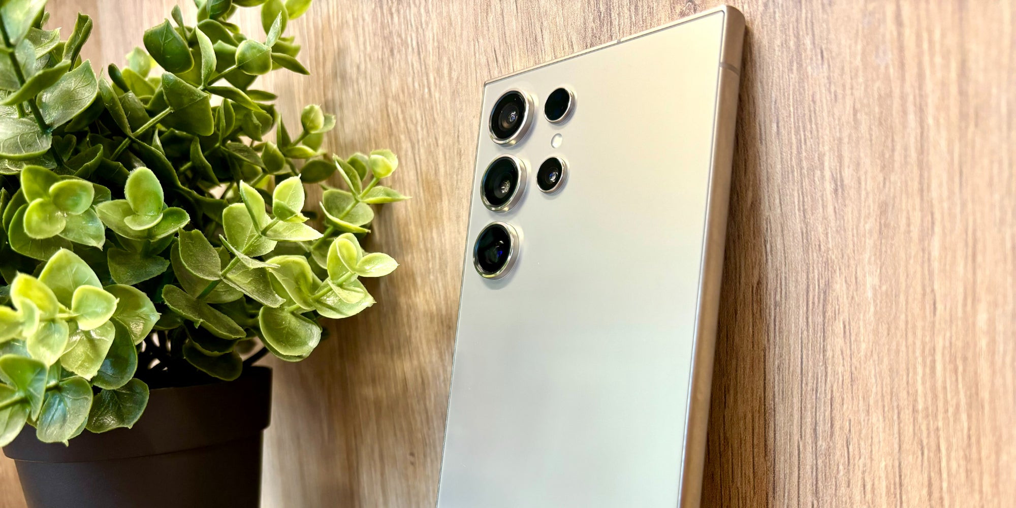 SFR vous donne l'opportunité de remporter un Samsung Galaxy S24 Ultra pour les fêtes !