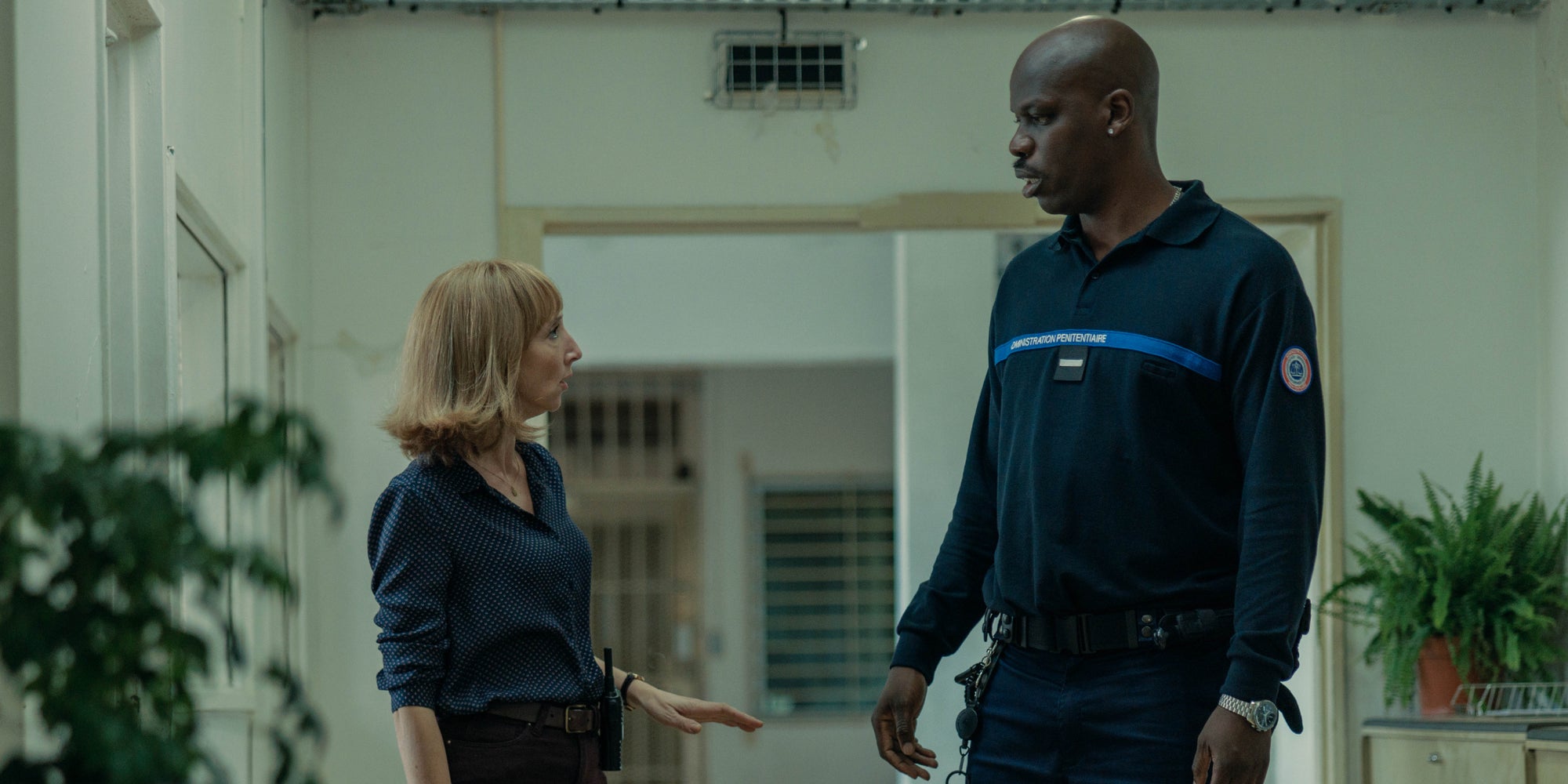 Audrey Lamy et Jean-Pascal Zadi dans "SURVEILLANT !" à voir sur Disney+.