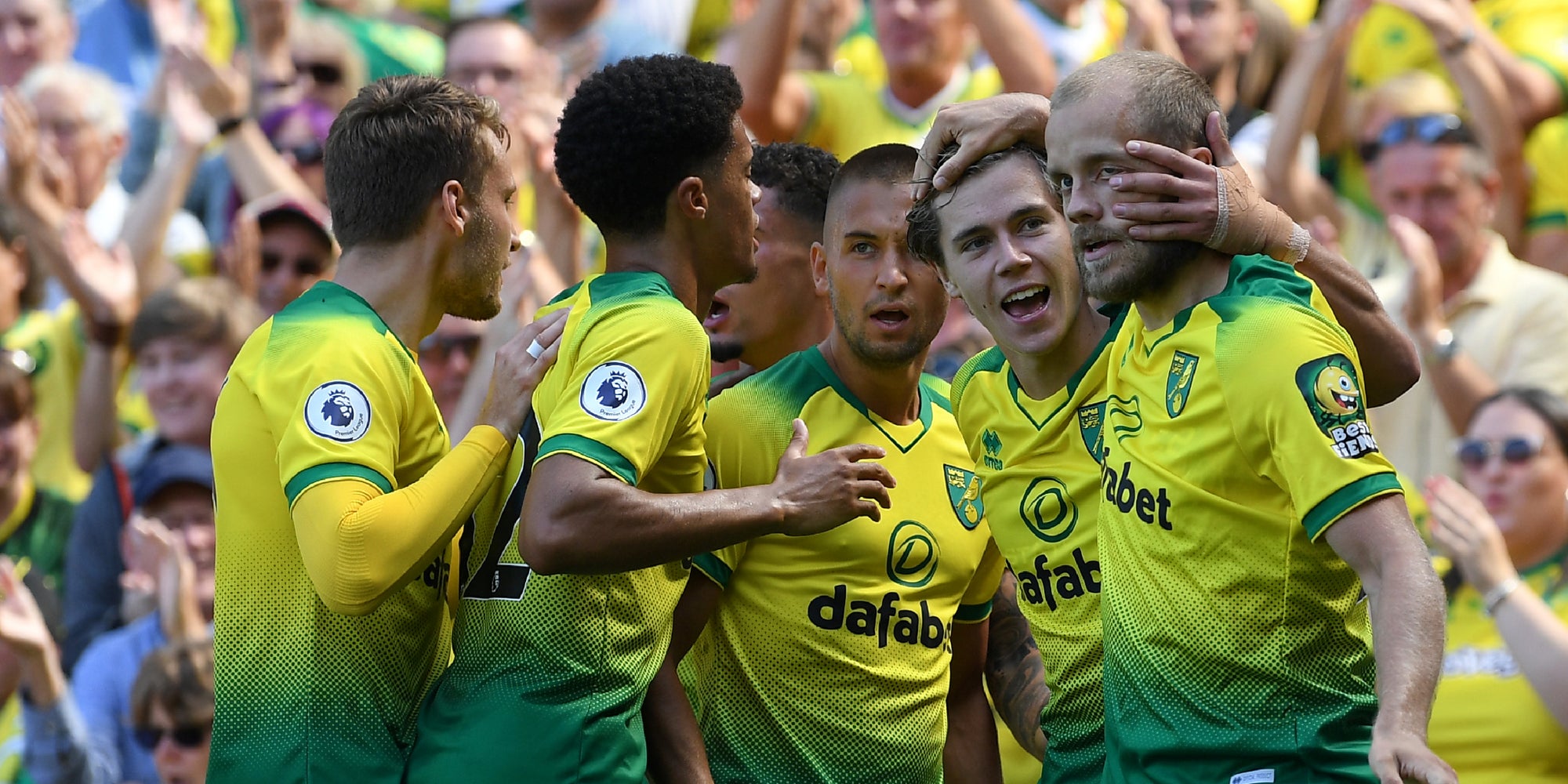 Teemu Pukki (à droite) félicité par ses coéquipiers après un nouveau but en Premier League, face à Chelsea, le 24 août 2019.