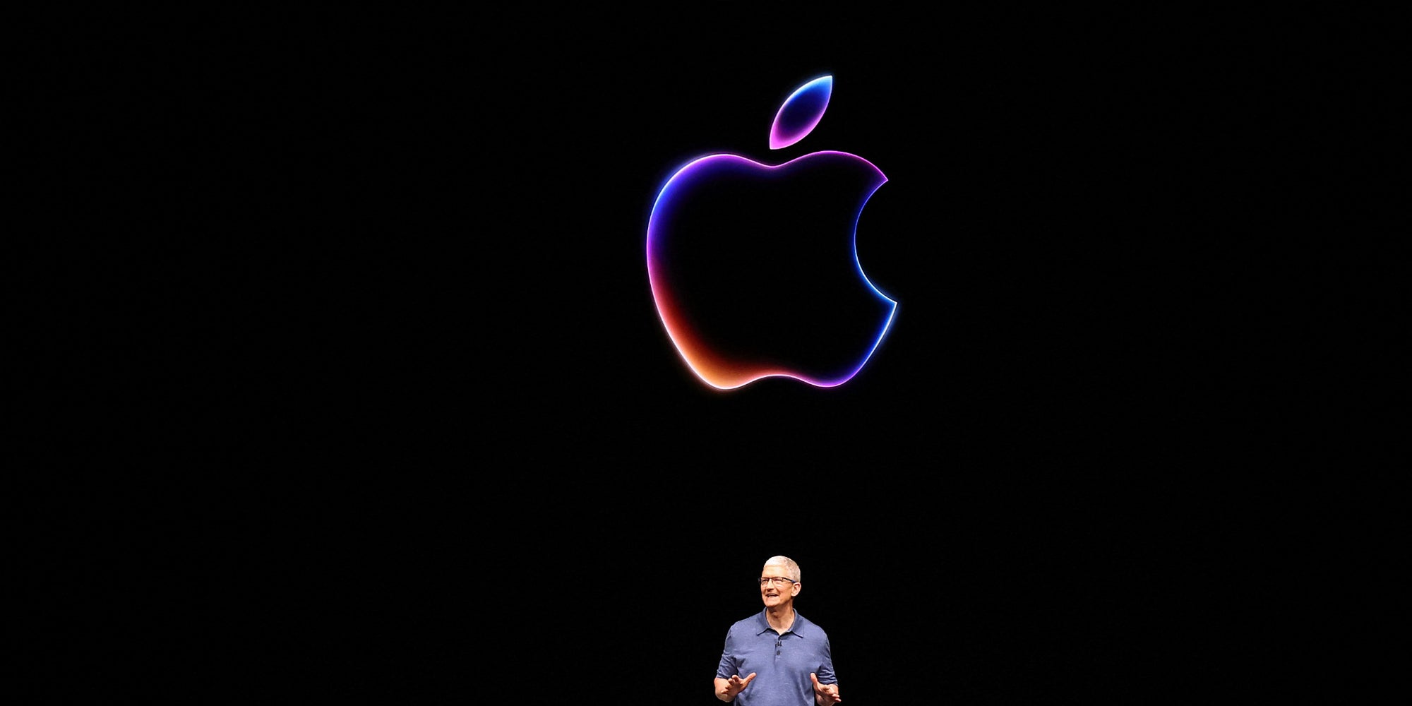 Le CEO d'Apple, Tim Cook, présentant les nouveautés de la WWDC 2024, le 10 juin à Cupertino (Californie).