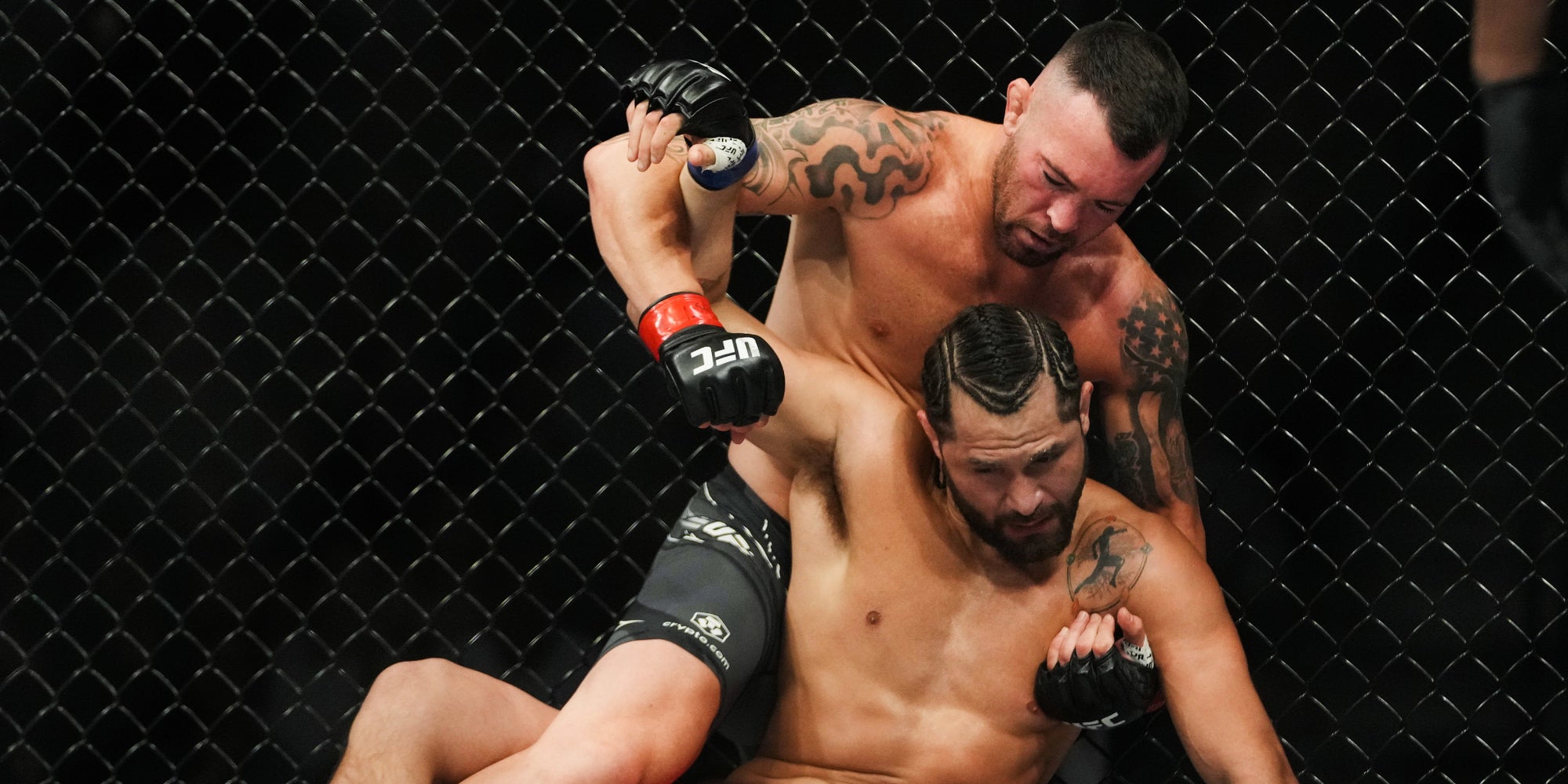 Covington et Masvidal à la lutte lors de l'UFC 272 à Las Vegas, Nevada