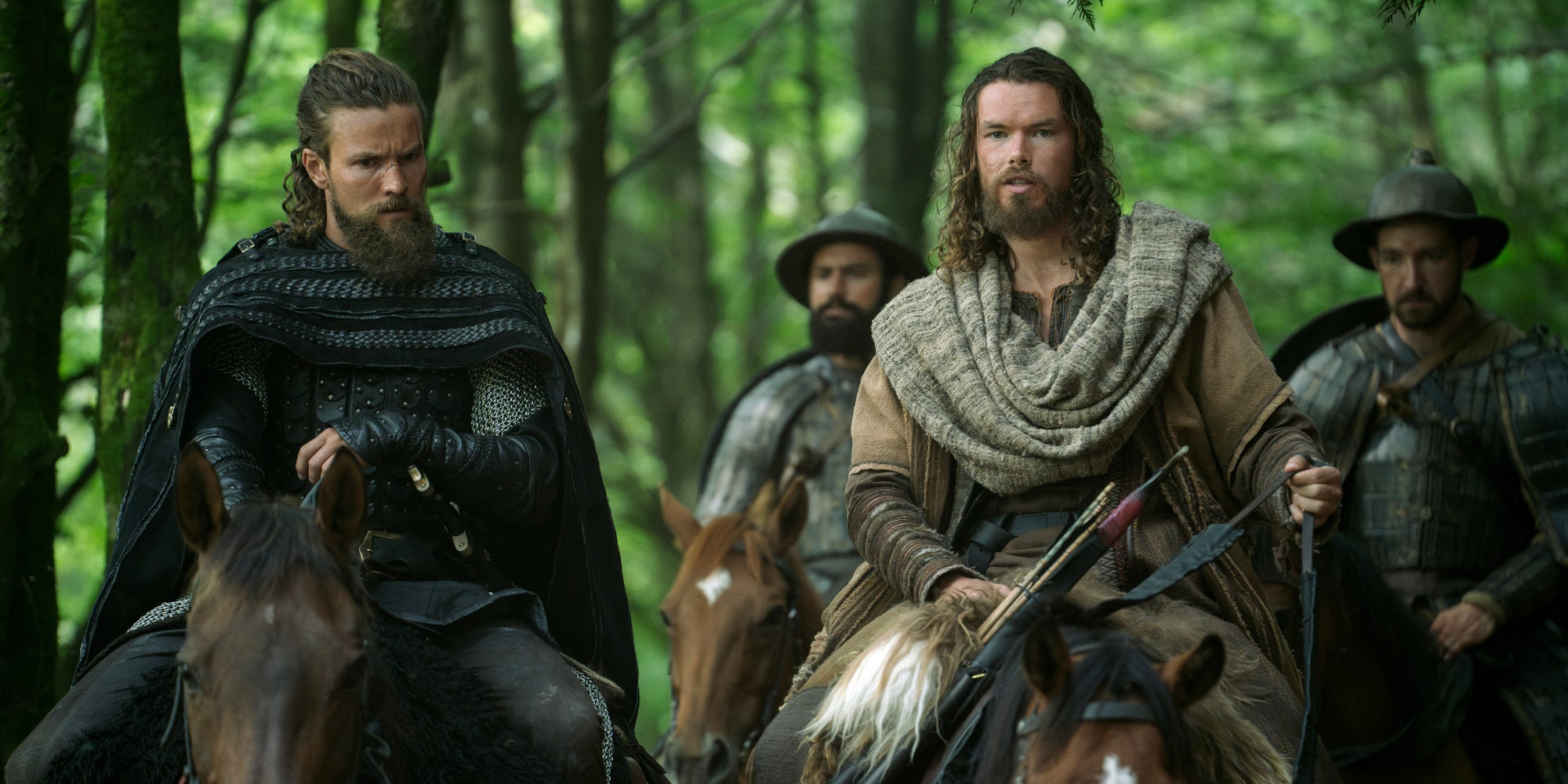 Leo Suter (Harald Sigurdsson) et Sam Corlett (Leif Eriksson) dans la nouvelle saison de ''Vikings : Valhalla''.