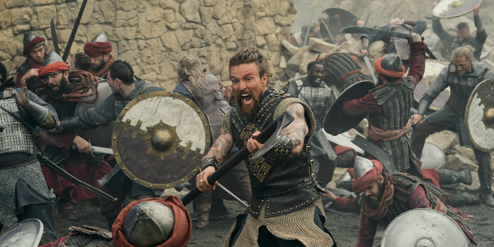 Leo Suter (Harald Sigurdsson) dans ''Vikings : Valhalla'', à voir sur Netflix.