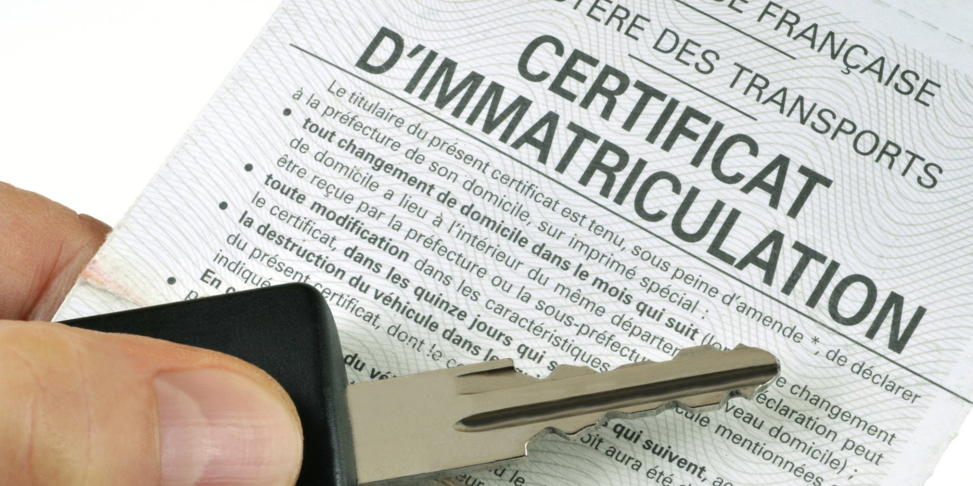 On vous explique comment importer votre carte grise sur votre smartphone.