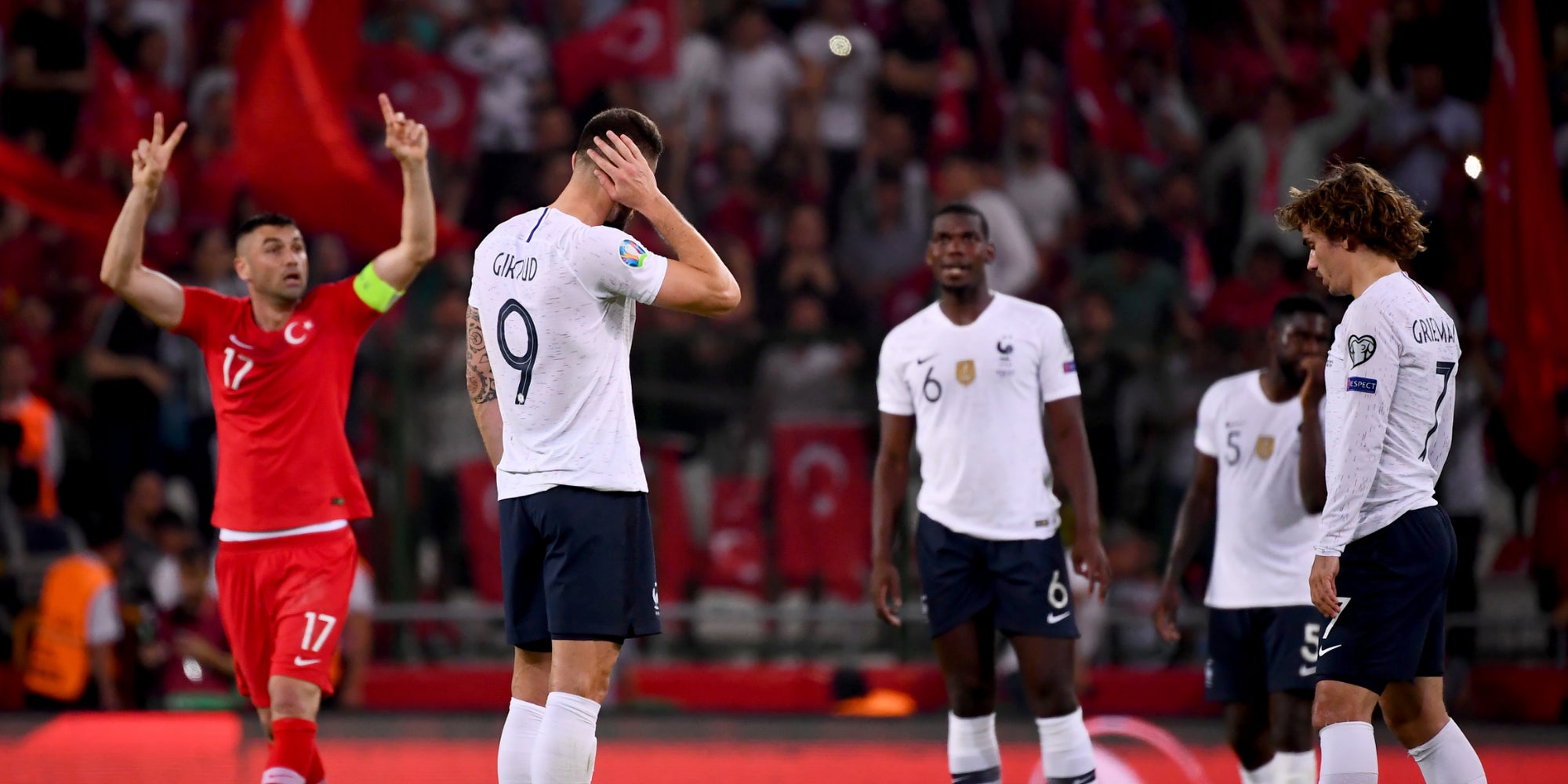 Les Bleus (en blanc) se sont faits surprendre à Konya le 8 juin, en s'inclinant 2-0 face à la Turquie