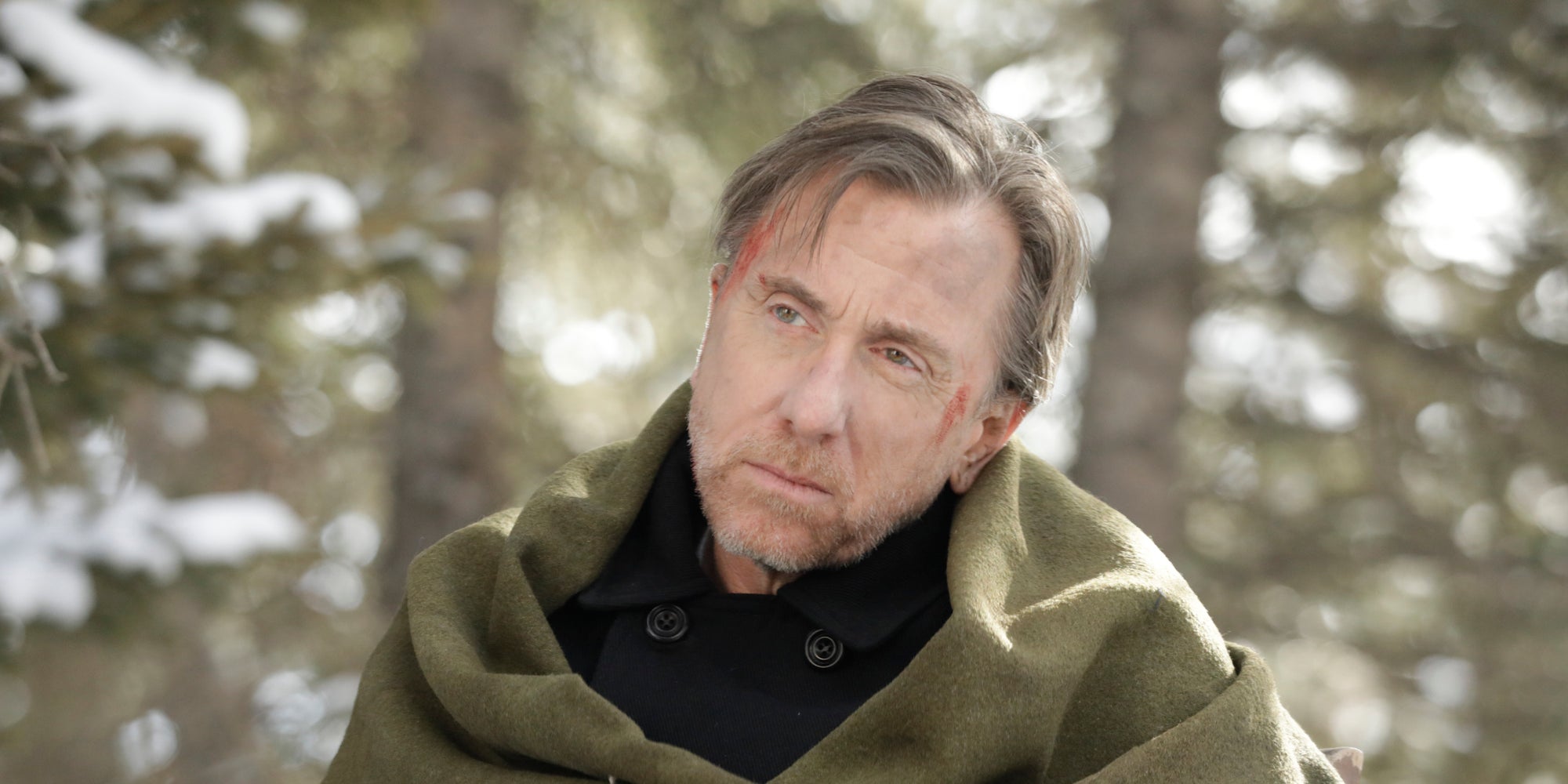 Tim Roth dans le rôle de Jim Worth et Jack Devlin, dans la série Tin Star.