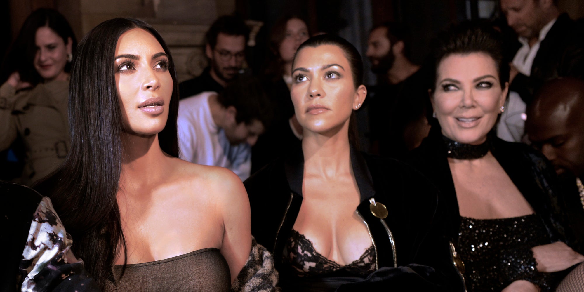 Kim Kardashian, Kourtney Kardashian et Kris Jenner, les stars de l’émission de téléréalité L’incroyable famille Kardashian, diffusée en France sur E!, lors de la fashion week de Paris en septembre 2016.