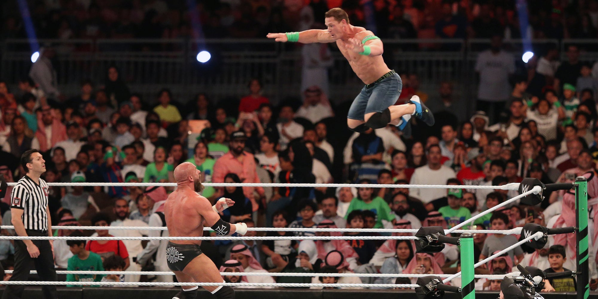 John Cena et Triple H s'affrontent durant le Greatest Royal Rumble de la WWE