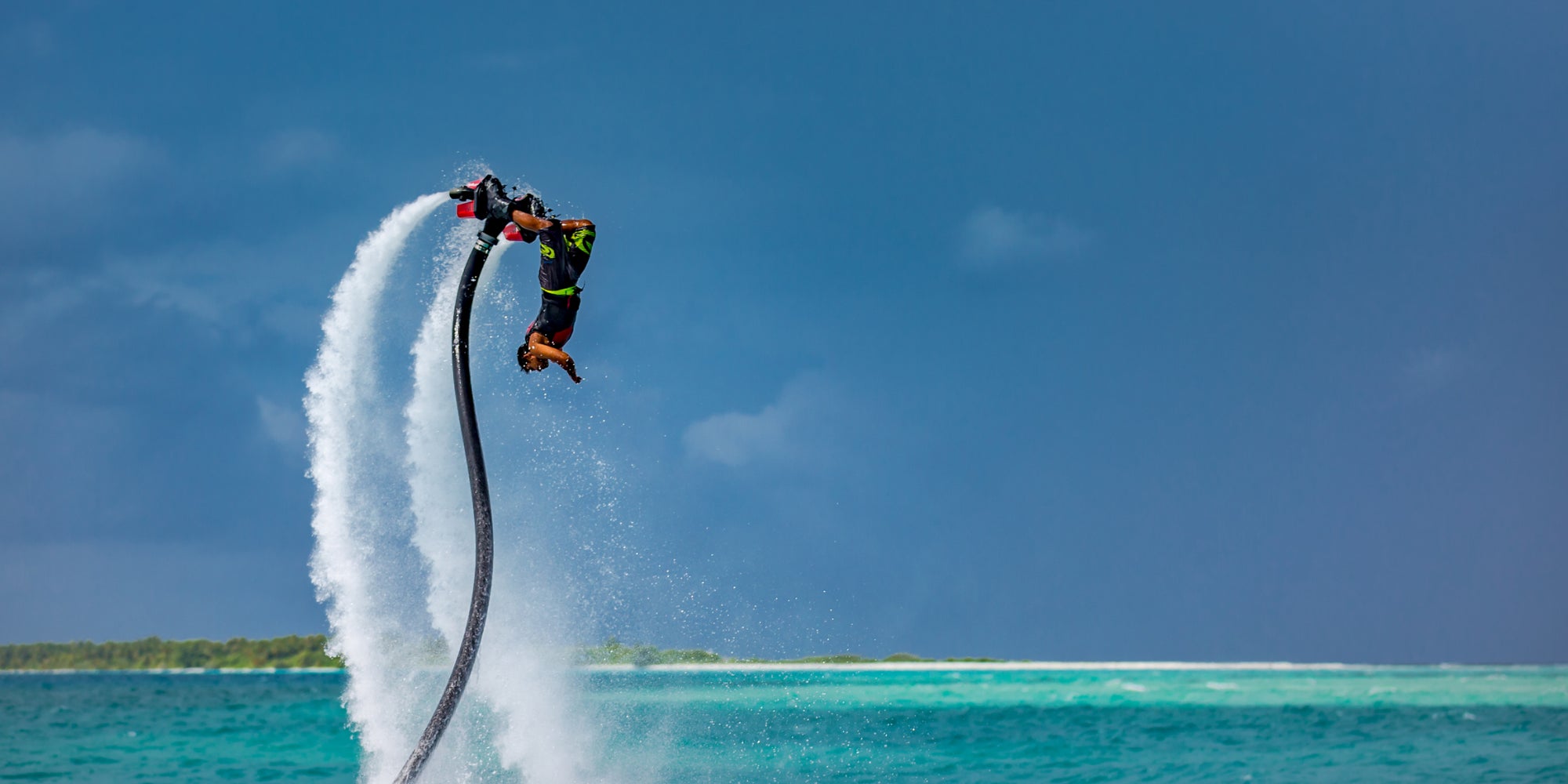 En faisant du flyboard, vous volerez  comme un oiseau. 