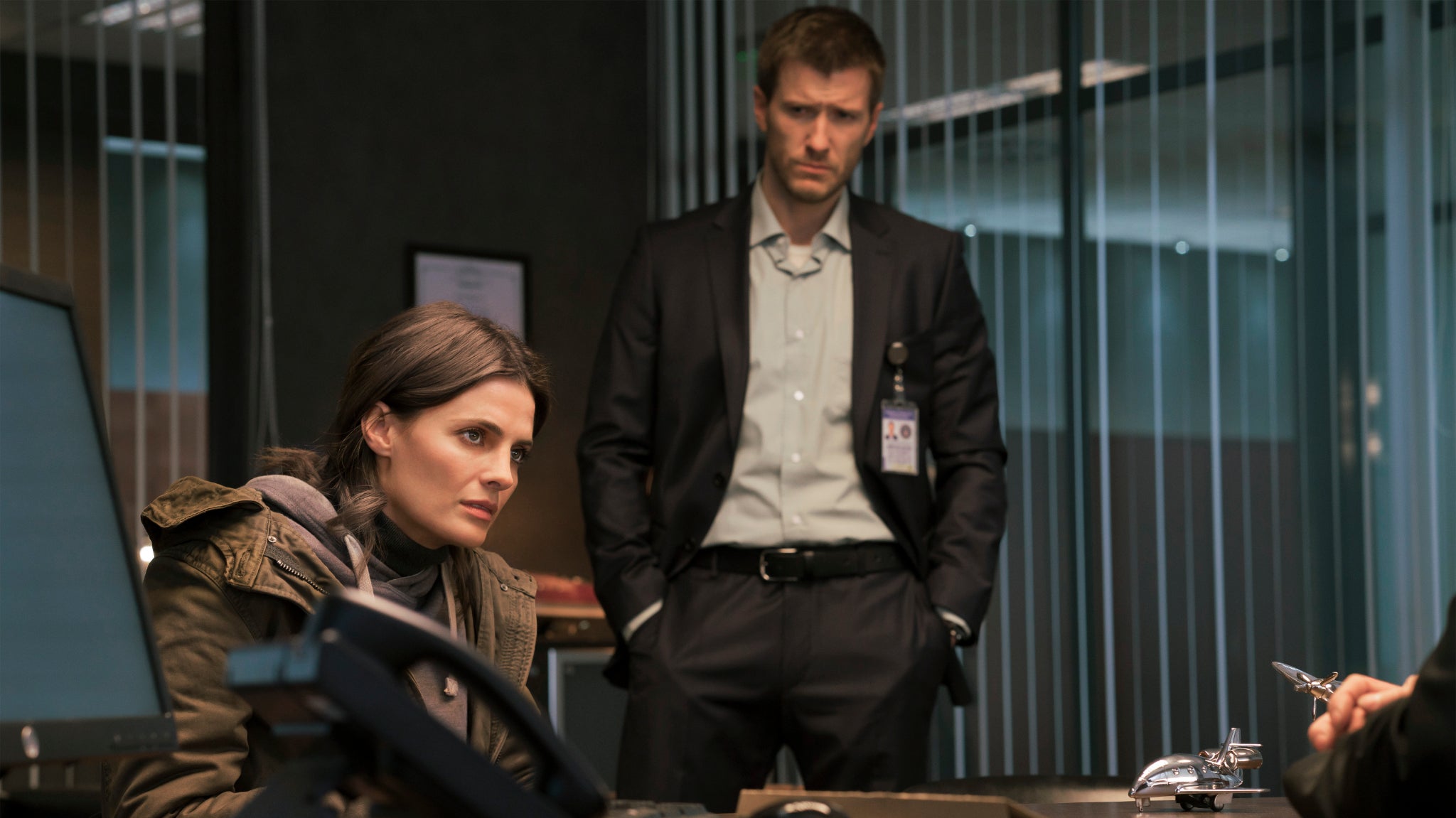 Emily Byrne (Stana Katic) et Nick Durand (Patrick Heusinger) dans la série Absentia diffusée en France sur Altice Studio et SFR Play VOD illimitée. Emily Byrne (Stana Katic) et Nick Durand (Patrick Heusinger) dans la série Absentia diffusée en France sur Altice Studio et SFR Play VOD illimitée.