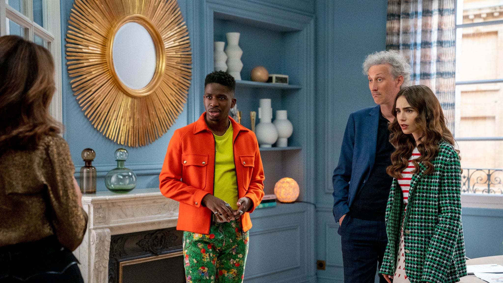 Emily est toujours employée dans l’agence de Philippine Leroy-Beaulieu alias Sylvie