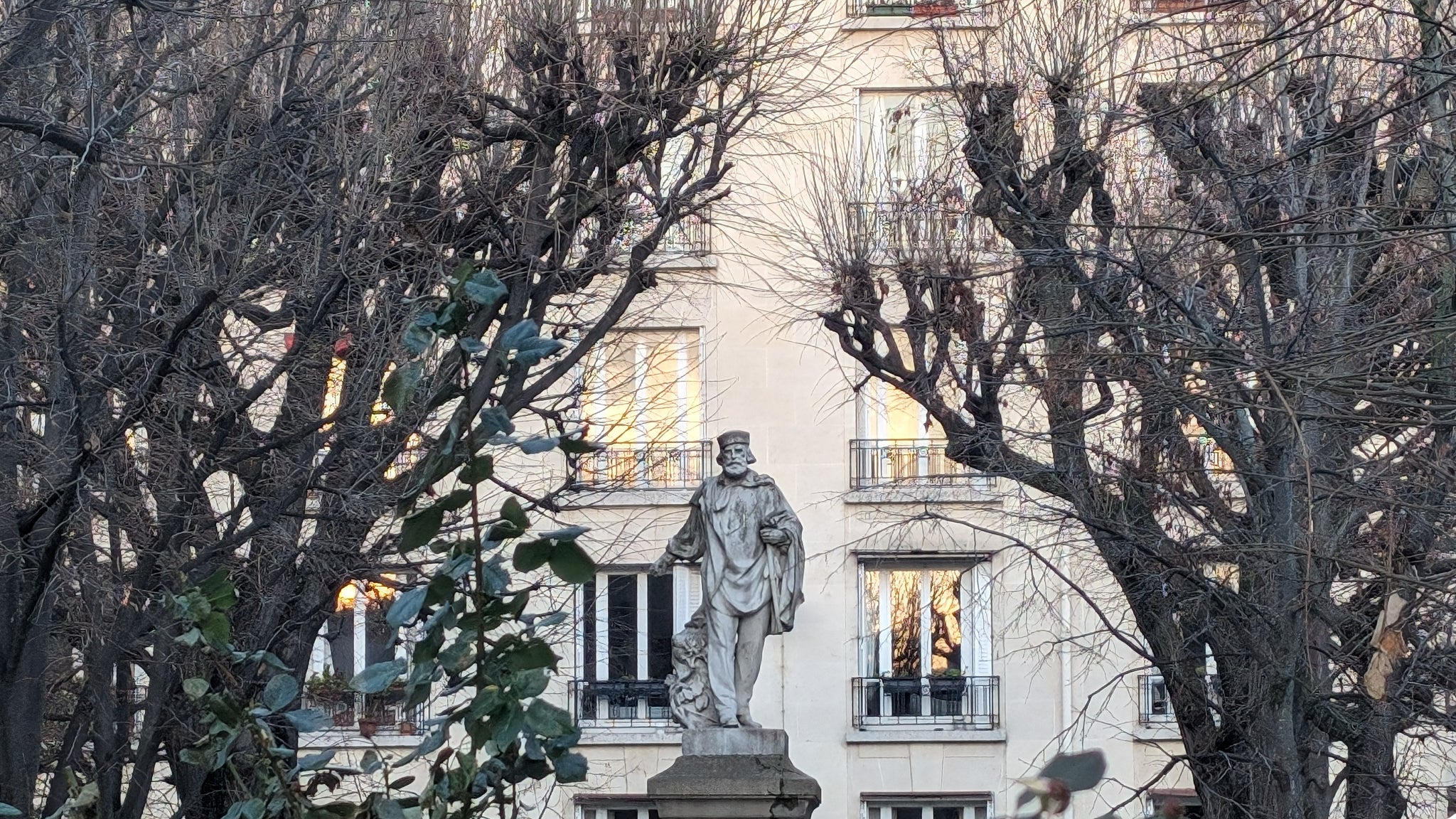 Avec le zoom x5, on constate une image nette, avec des détails parfaitement capturés par l'objectif du Pixel 8.