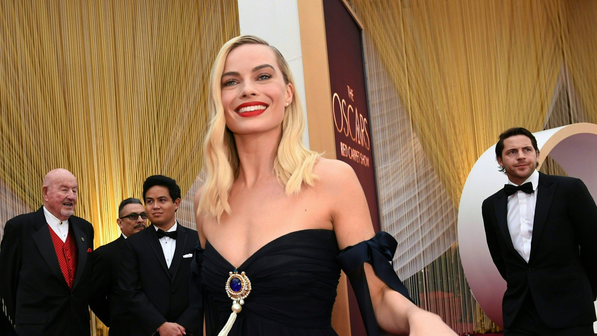 Margot Robbie, à l'affiche de deux films nommés, sur le tapis rouge des Oscars. Margot Robbie, à l'affiche de deux films nommés, sur le tapis rouge des Oscars.