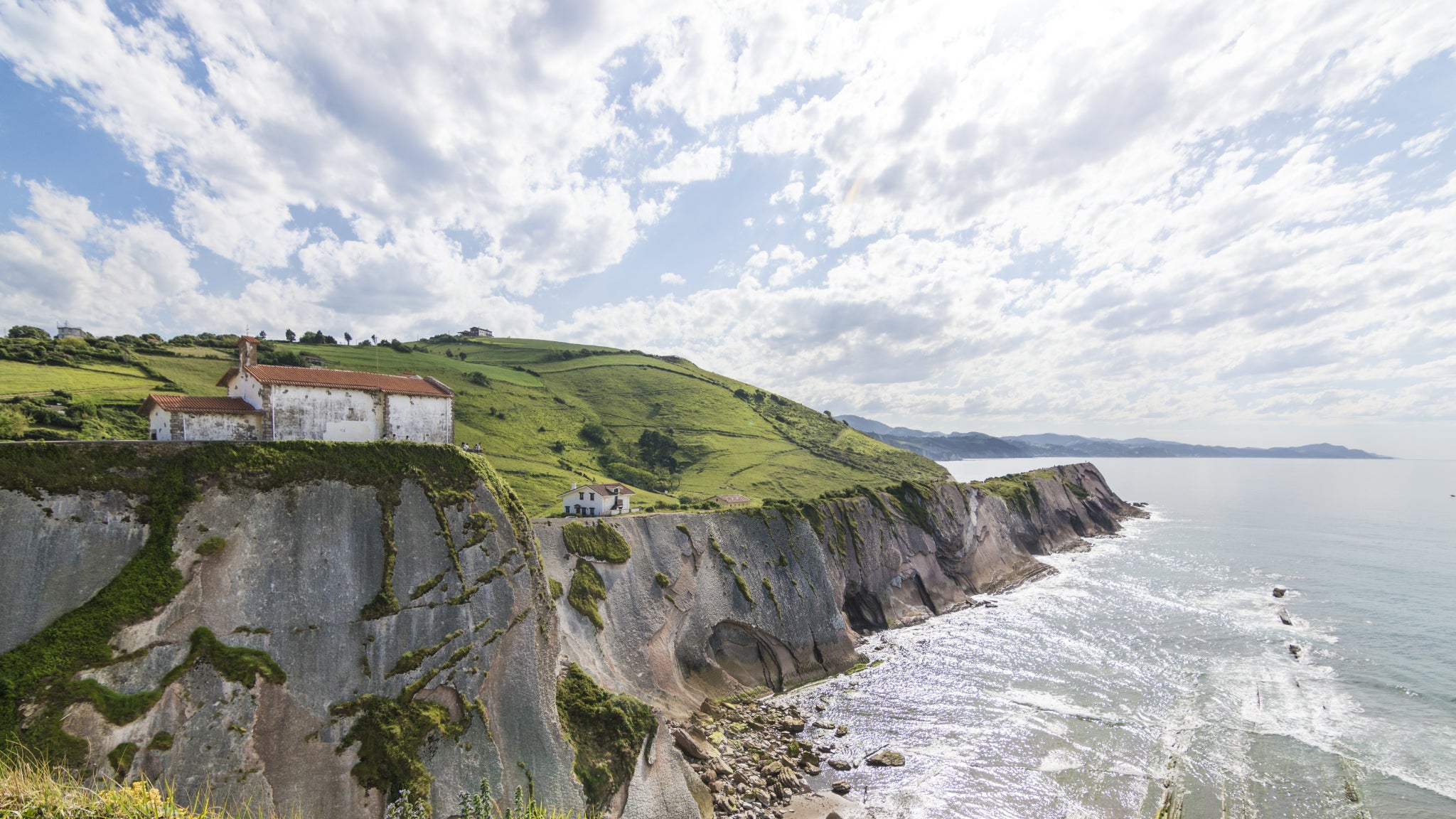 La plage d’Itzurun, en Espagne, sur laquelle a été placé le château de Peyredragon dans Game of Thrones. La plage d’Itzurun, en Espagne, sur laquelle a été placé le château de Peyredragon dans Game of Thrones.