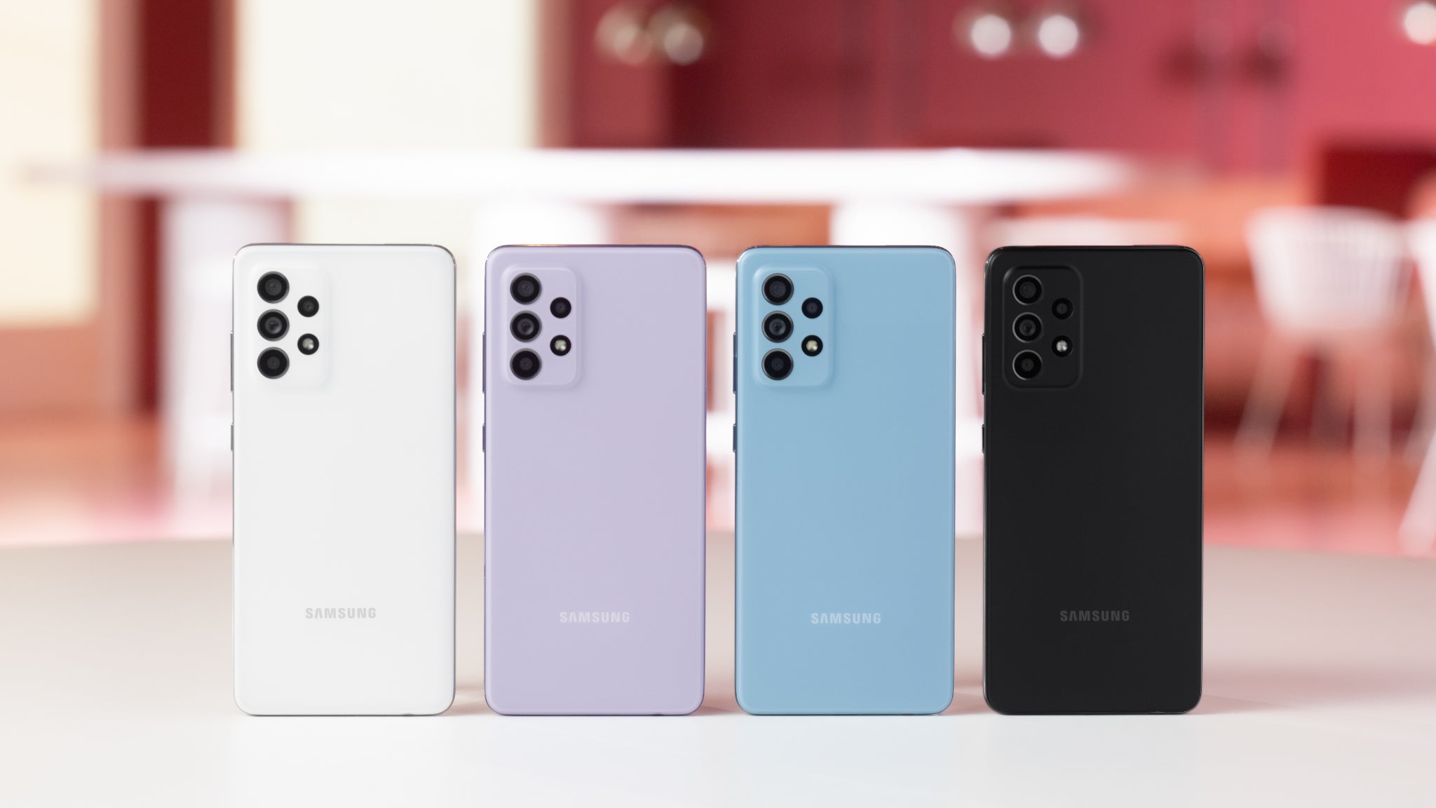 Le Samsung Galaxy A52 est disponible en 4 coloris, et jusqu'au 7 avril avec des écouteurs Galaxy Buds+ offerts