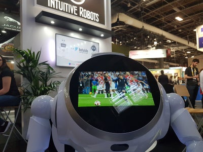 Cruzr : le robot intuitif fan de foot