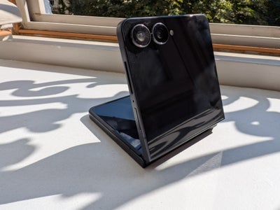 Quelles différences entre le Samsung Galaxy Z Flip7 et le Z Flip7 FE ?