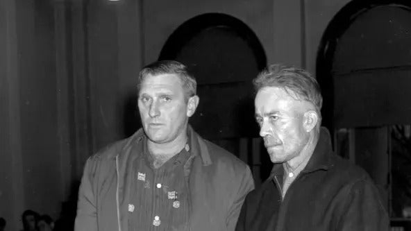 Photo d'Ed Gein (droite) publiée dans The Milwaukee Journal le 19 novembre 1957