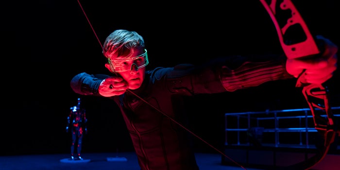 Otto Farrant de retour dans la peau d'Alex Rider.