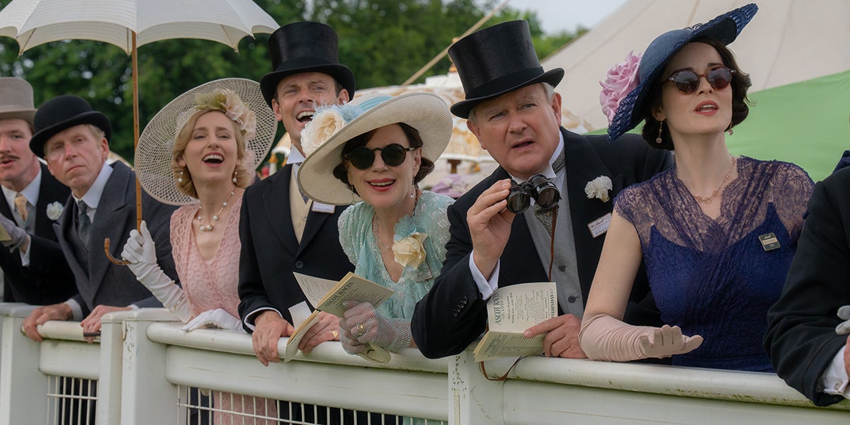 Où revoir la série et les films de l'univers "Downton Abbey" ?