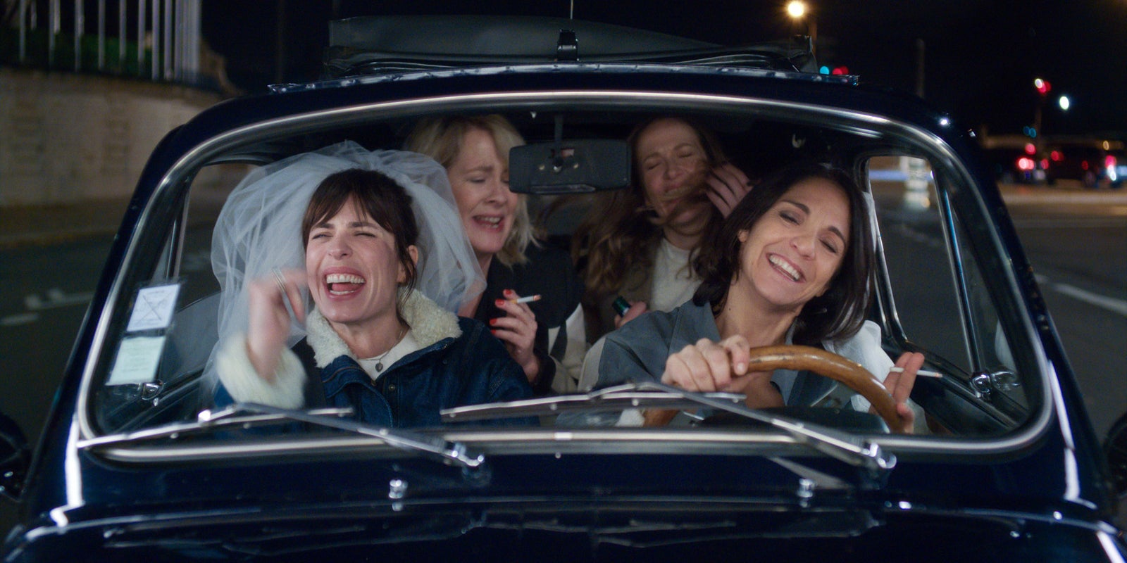 Laëtitia Vercken (Manue), Béatrice Facquer (Béatrice), Anouk Féral (Julia), Florence Foresti et l'iconique Florence Foresti dans la toute première série de l'humoriste, intitulée Désordres 