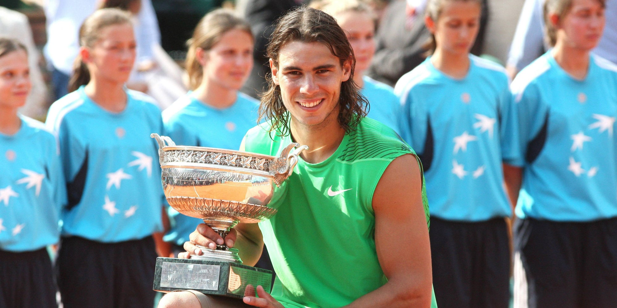 Rafael Nadal lors de son quatrième sacre à Roland-Garros, le 8 juin 2008 sur le court Philippe-Chatrier (Paris).