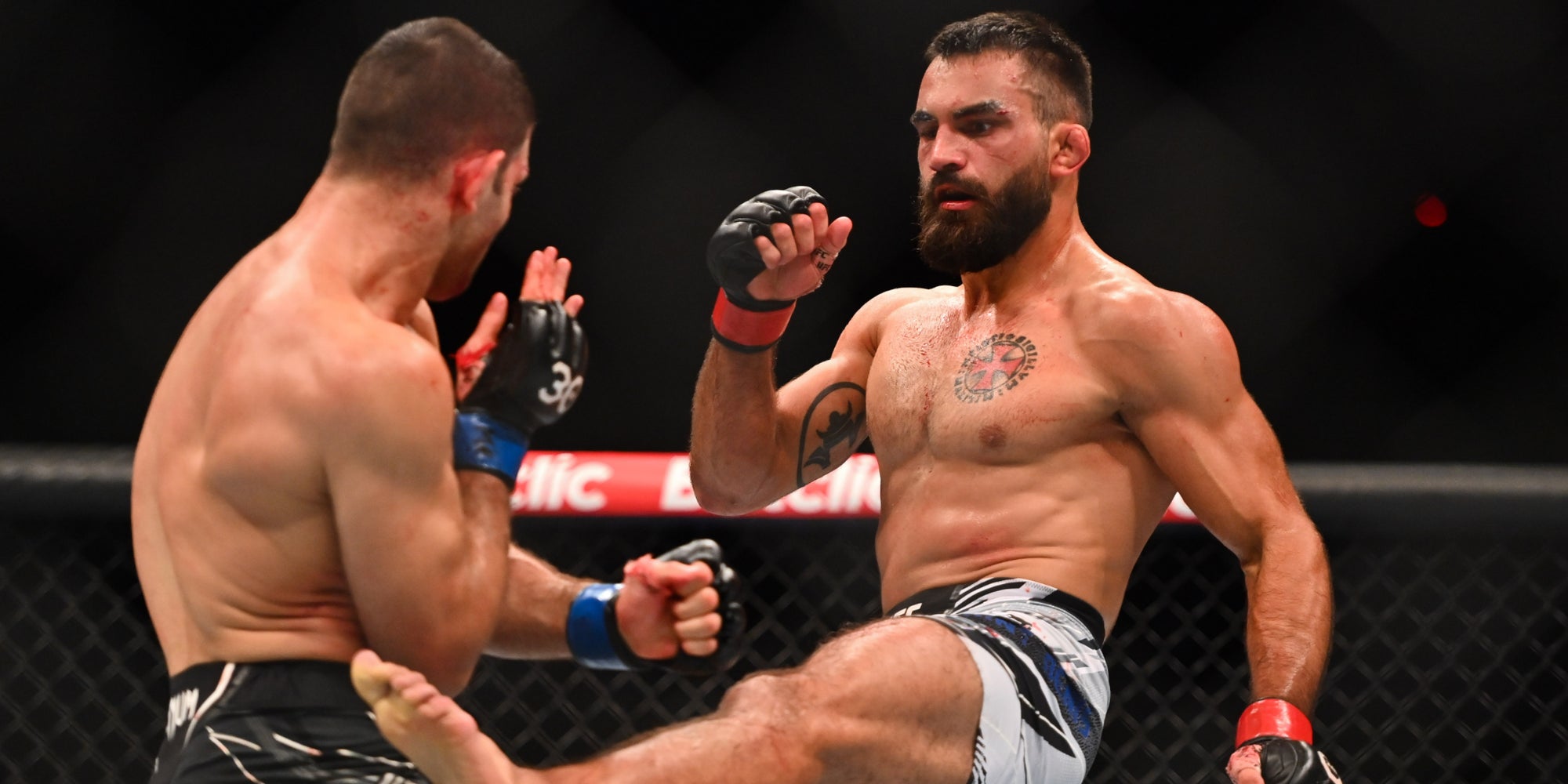 Benoît Saint Denis lors de son combat face à Thiago Moises, le 2 septembre 2023 à l'Accor Arena (Paris).