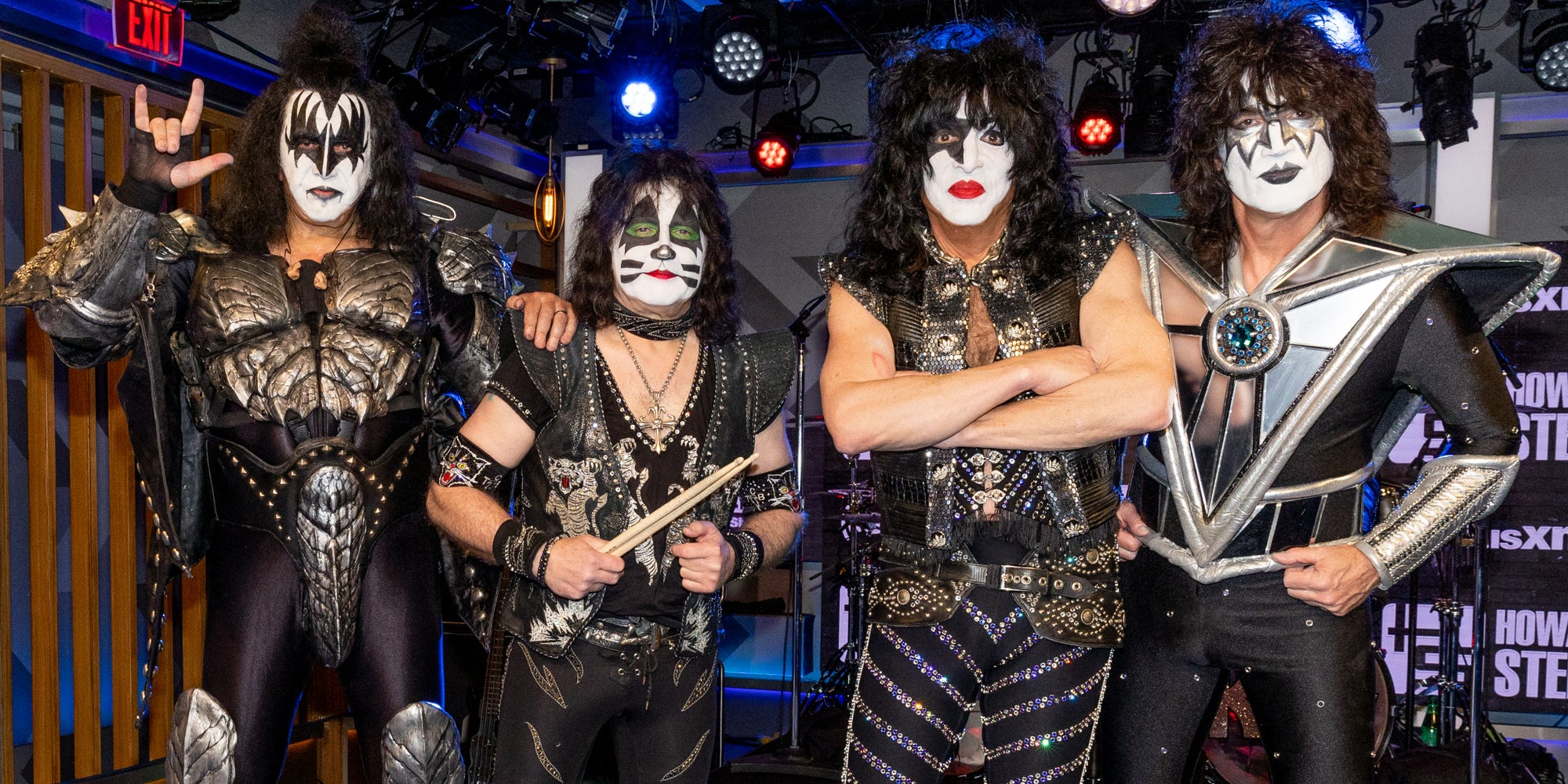 Gene Simmons, Eric Singer, Paul Stanley et Tommy Thayer de KISS lors de leur passage au Howard Stern Show dans les studios de SiriusXM à Los angeles, le 1er mars 2023.