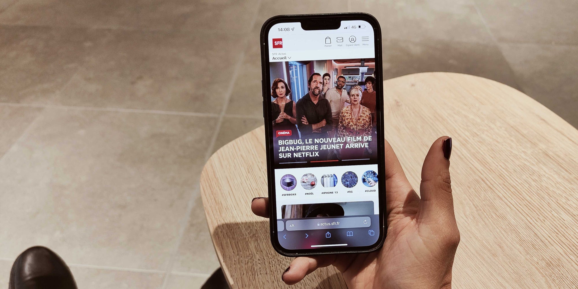 iOS 15 a inauguré une nouvelle "Barre d'onglets", située en bas de l'écran, dans le navigateur Safari sur iPhone.