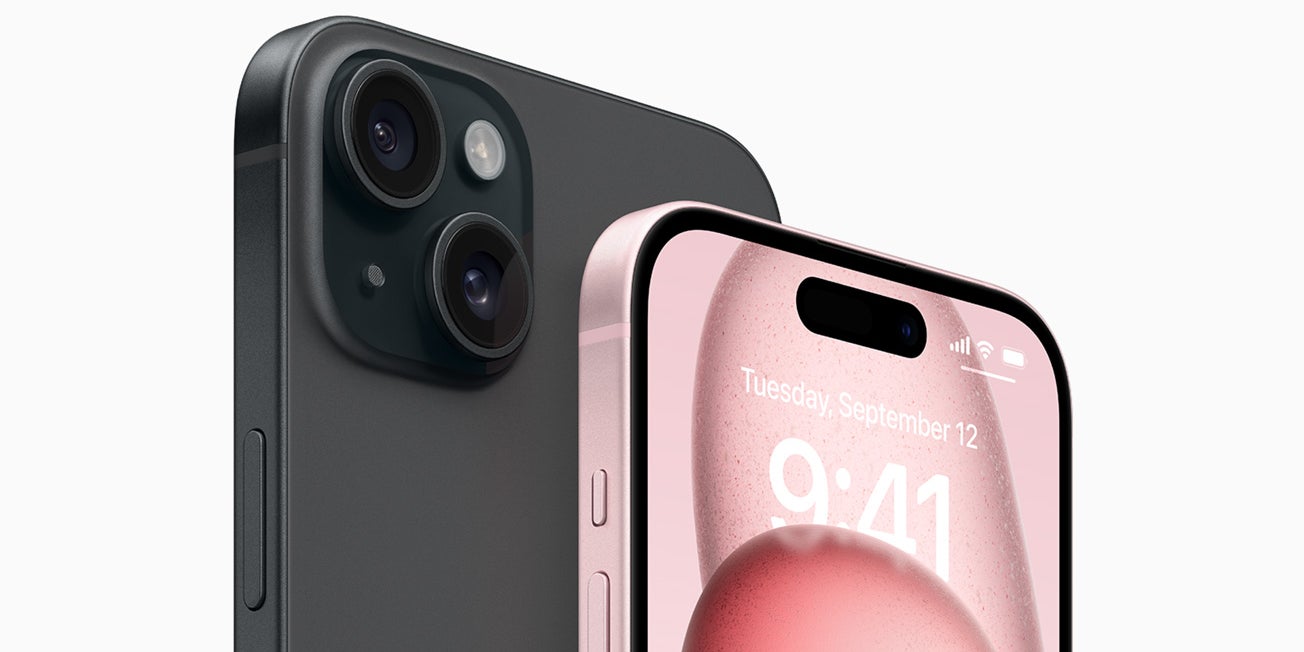 Voici l'iPhone 15 (rose) et l'iPhone 15 Plus (noir).