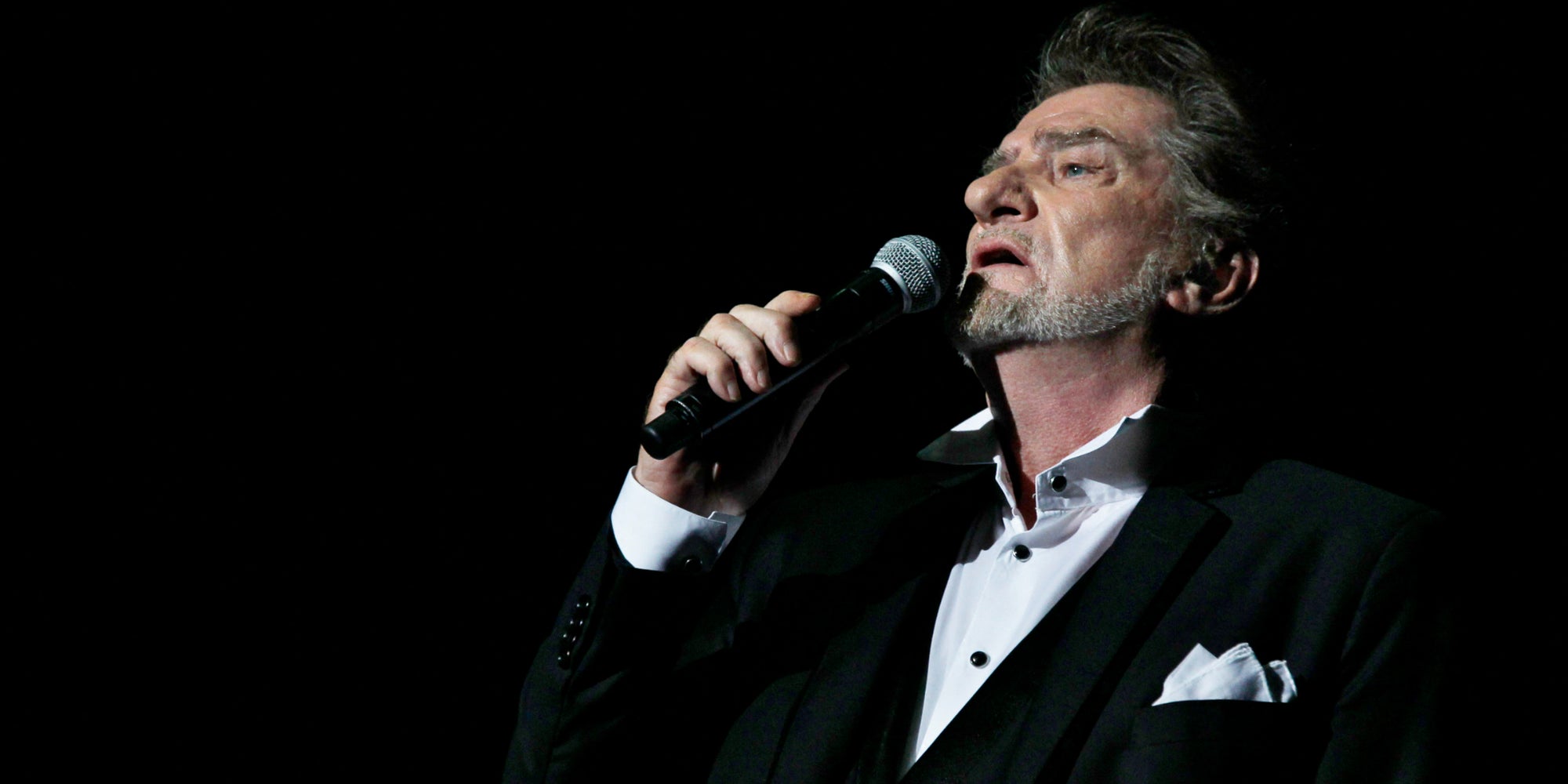 Eddy Mitchell sur la scène de l'Olympia à Paris le 4 septembre 2011, dans le cadre de sa tournée "Ma dernière séance".