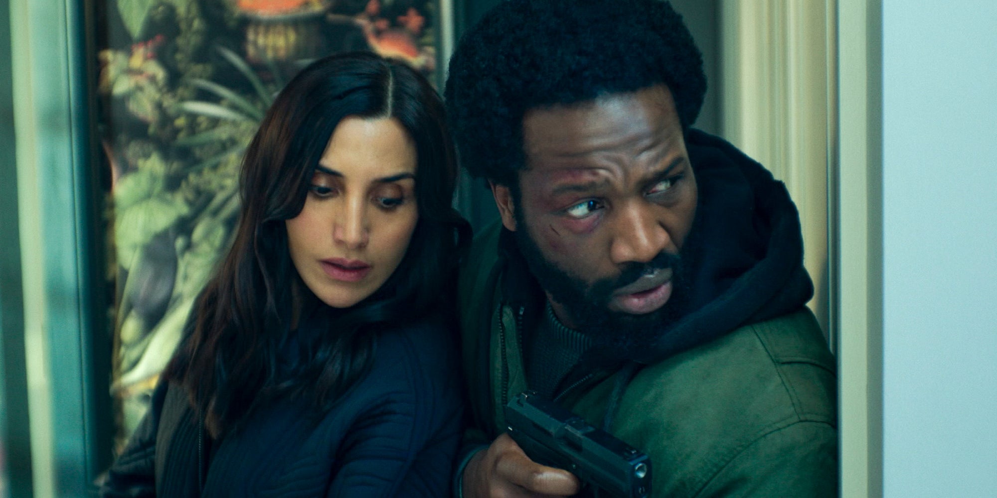 Narges Rashidi et Sope Dirisu dans la saison 3 de "Gangs of London".
