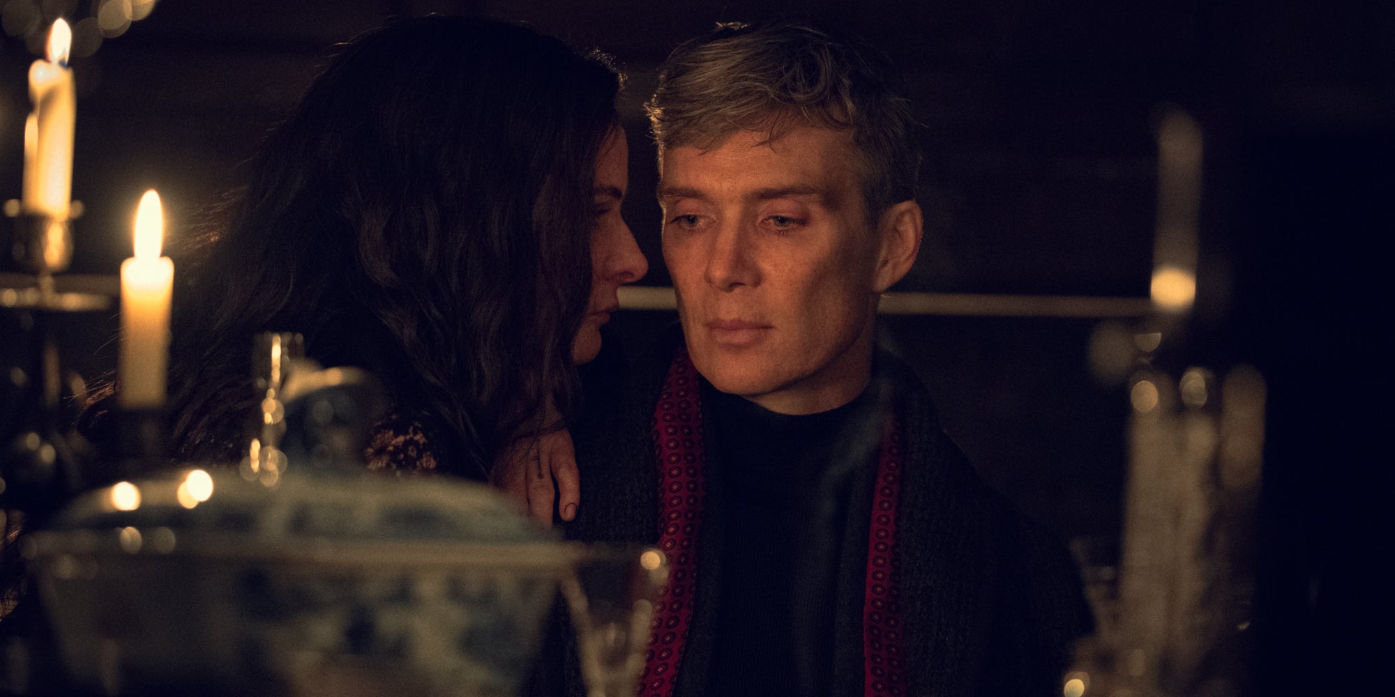 Rebecca Ferguson (Kaulo) et Cillian Murphy (Tommy) dans le film "Peaky Blinders : L'Immortel" sur Netflix. 