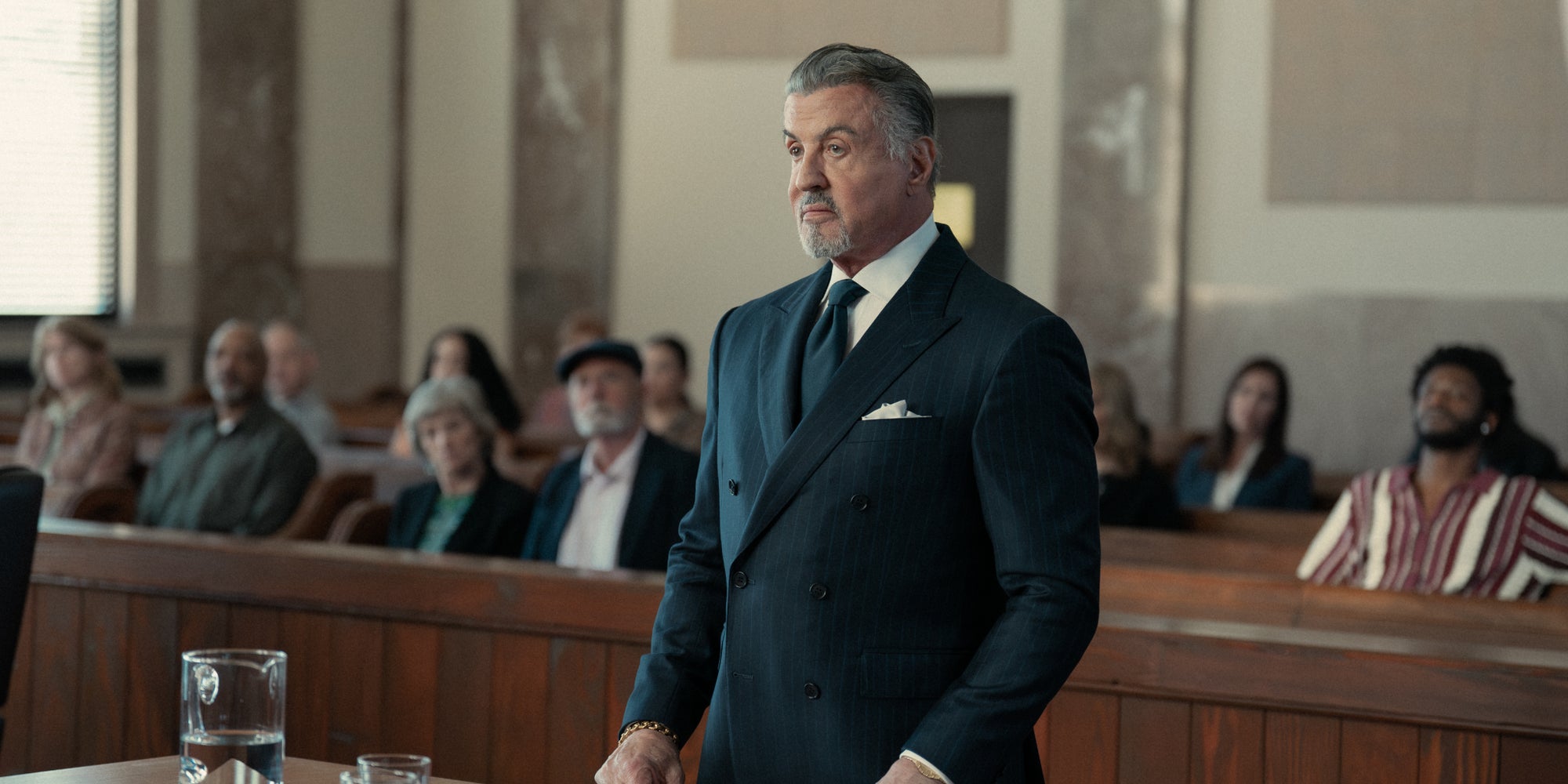Sylvester Stallone revêt une nouvelle fois le costume du mafieux new-yorkais Dwight Manfredi dans la saison 3 de "Tulsa King" disponible le 21 septembre sur Paramount+. 