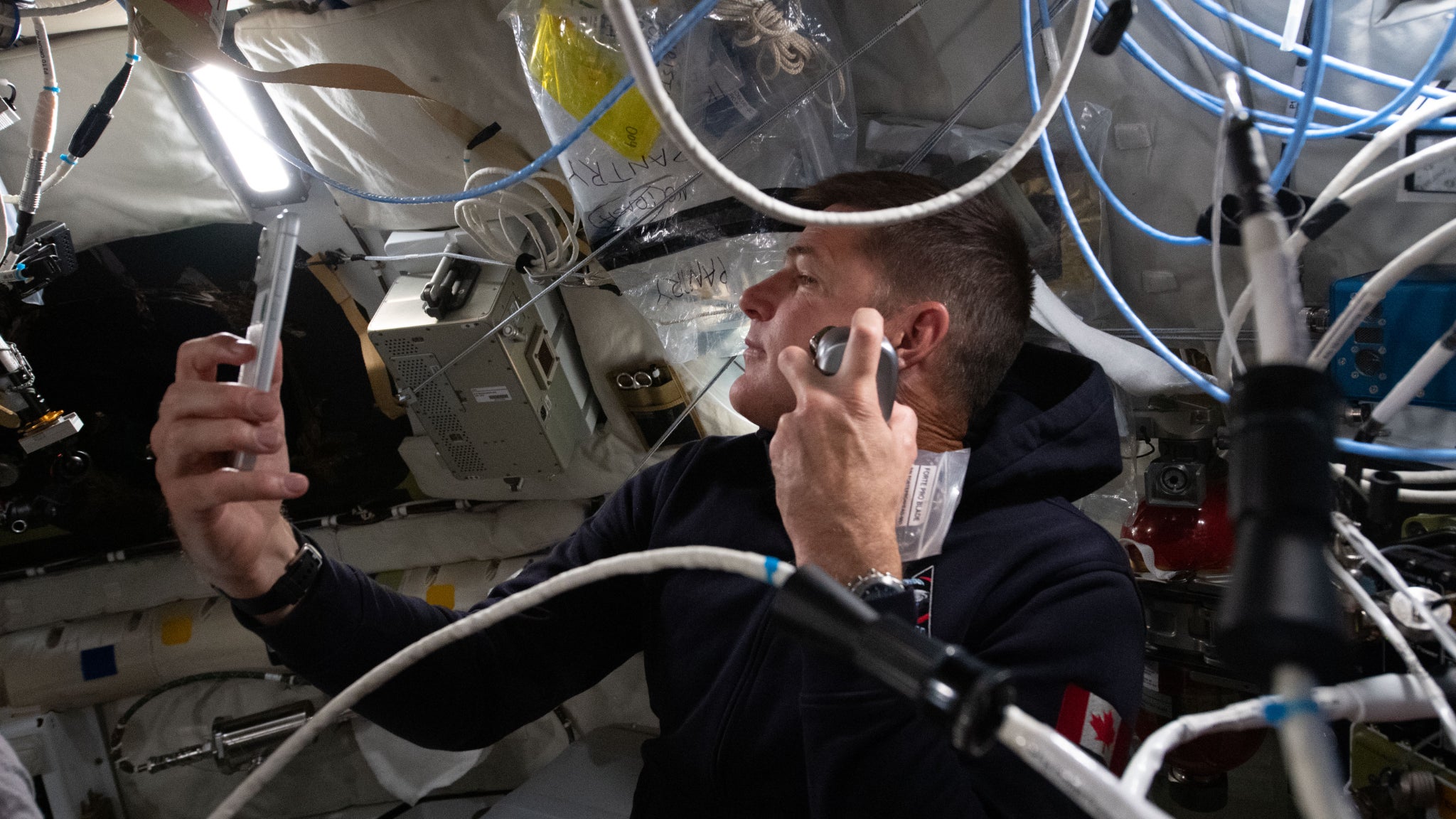 Quand l'iPhone 17 Pro Max voyage dans l'espace avec les astronautes