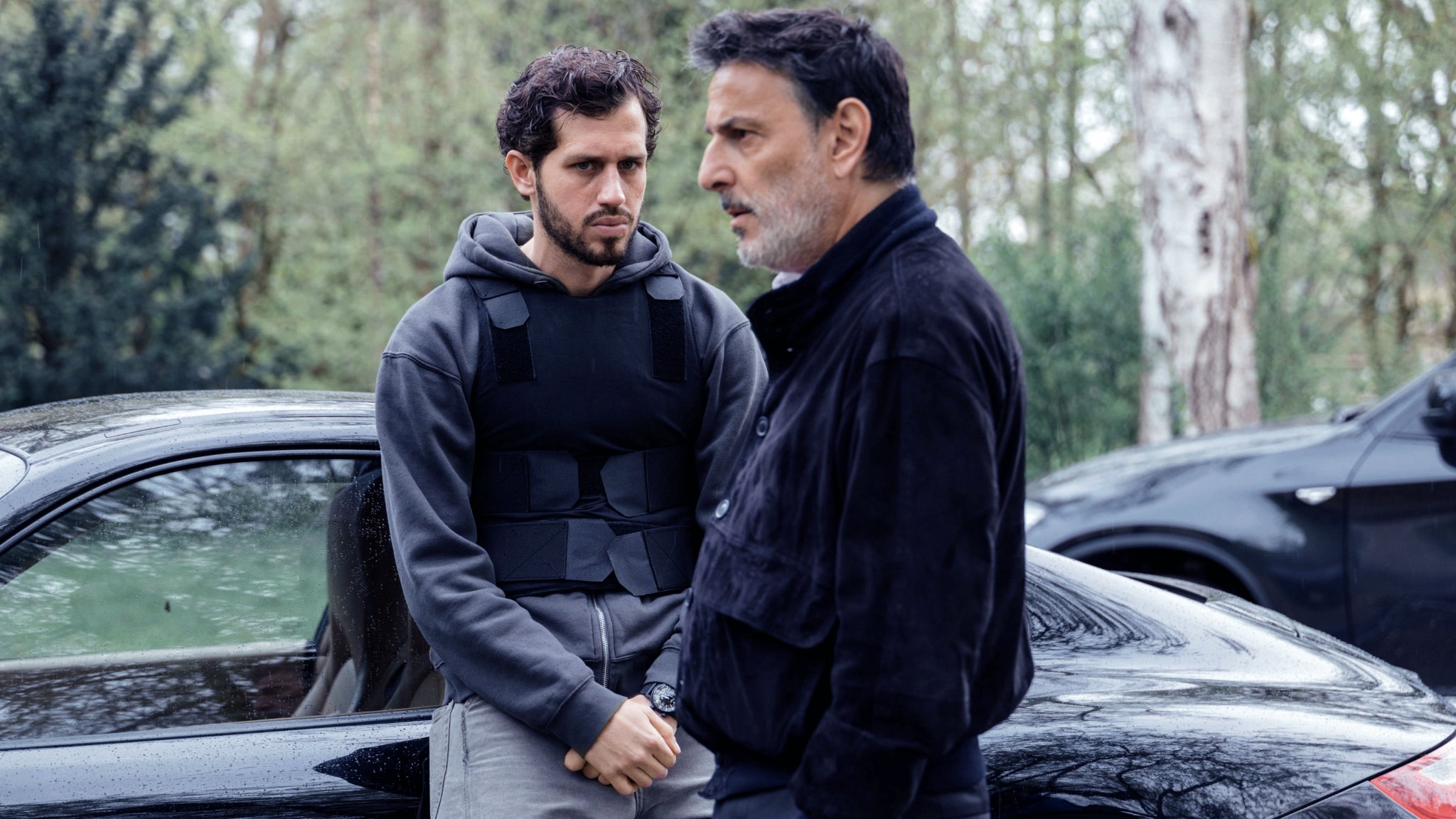 Retrouvez Yvan Attal et Victor Belmondo dans "Bastion 36" un thriller dramatique à découvrir sur Netflix le 28 février.