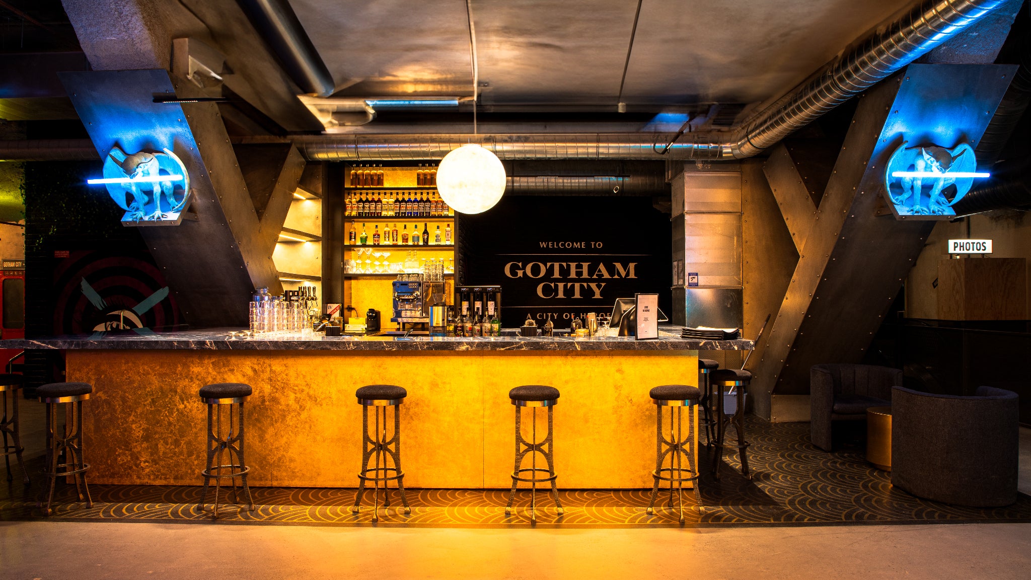 D'entrée de jeu, l'expérience Batman Escape offre une immersion totale dans le monde de Bruce Wayne.