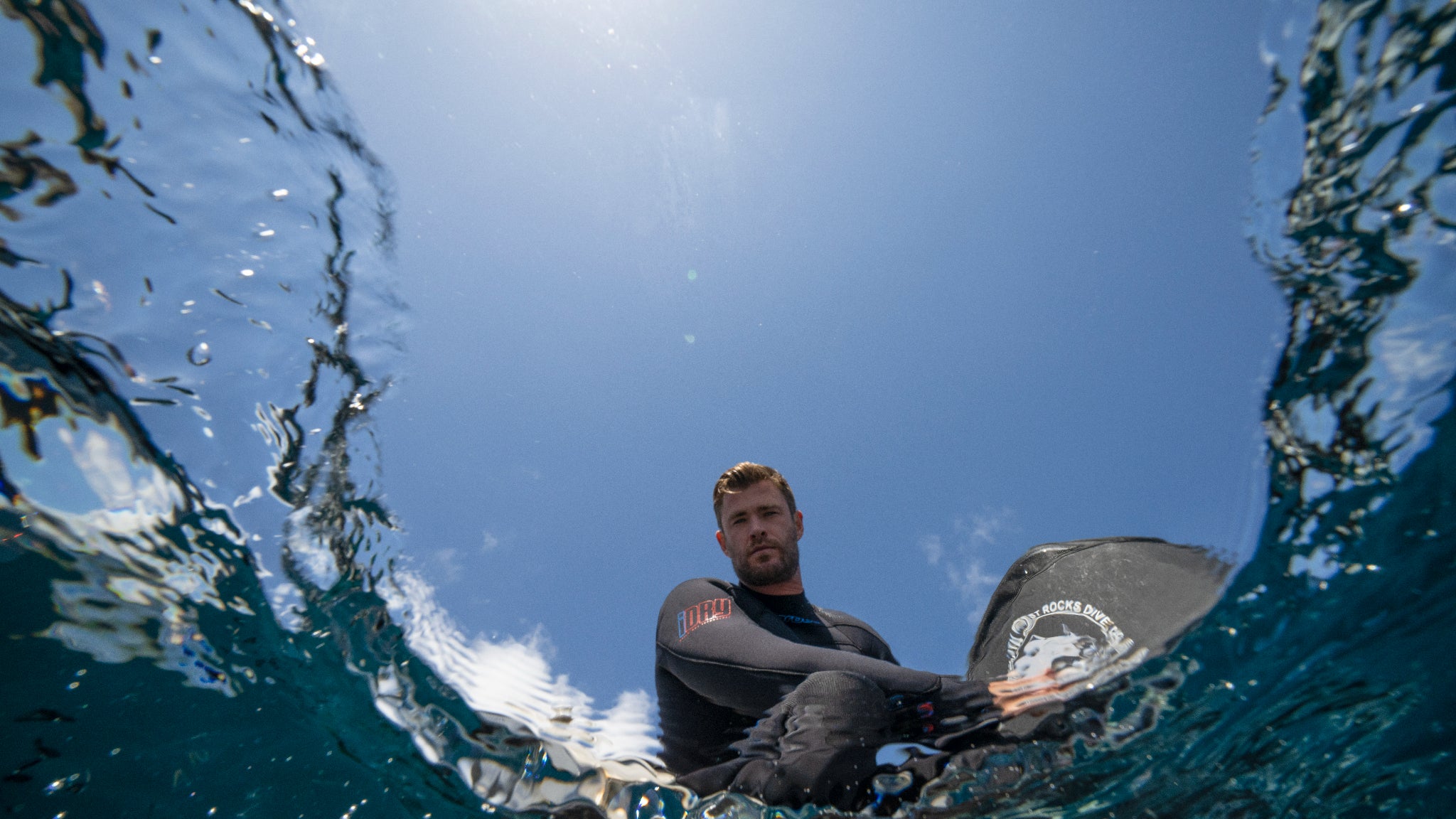 Chris Hemsworth part à la rencontre des requins le 7 juillet prochain sur Disney+