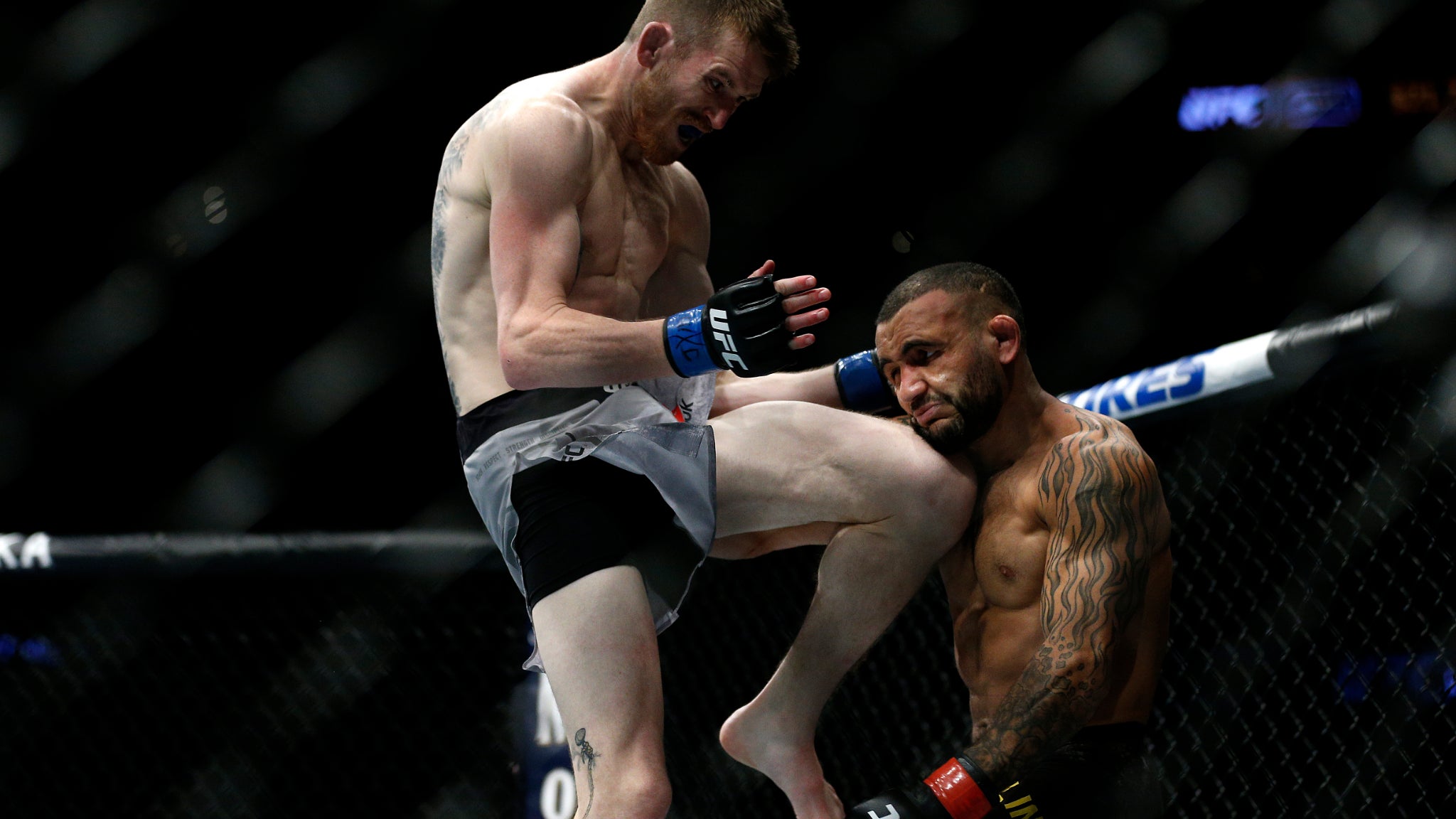 Cory Sandhagen met un coup de genou sauté à John Lineker, le 27 avril 2019 à Sunrise, Floride