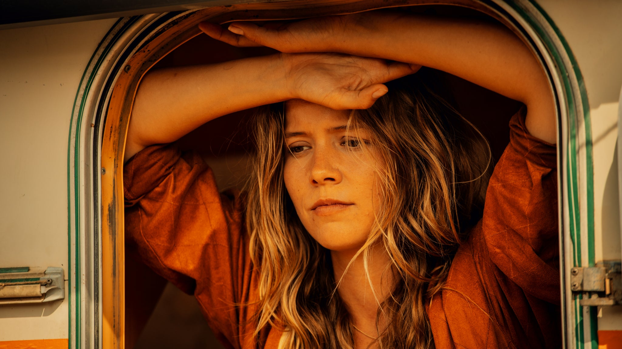 Charly (Marysole Fertard) dans "Escort Boys"