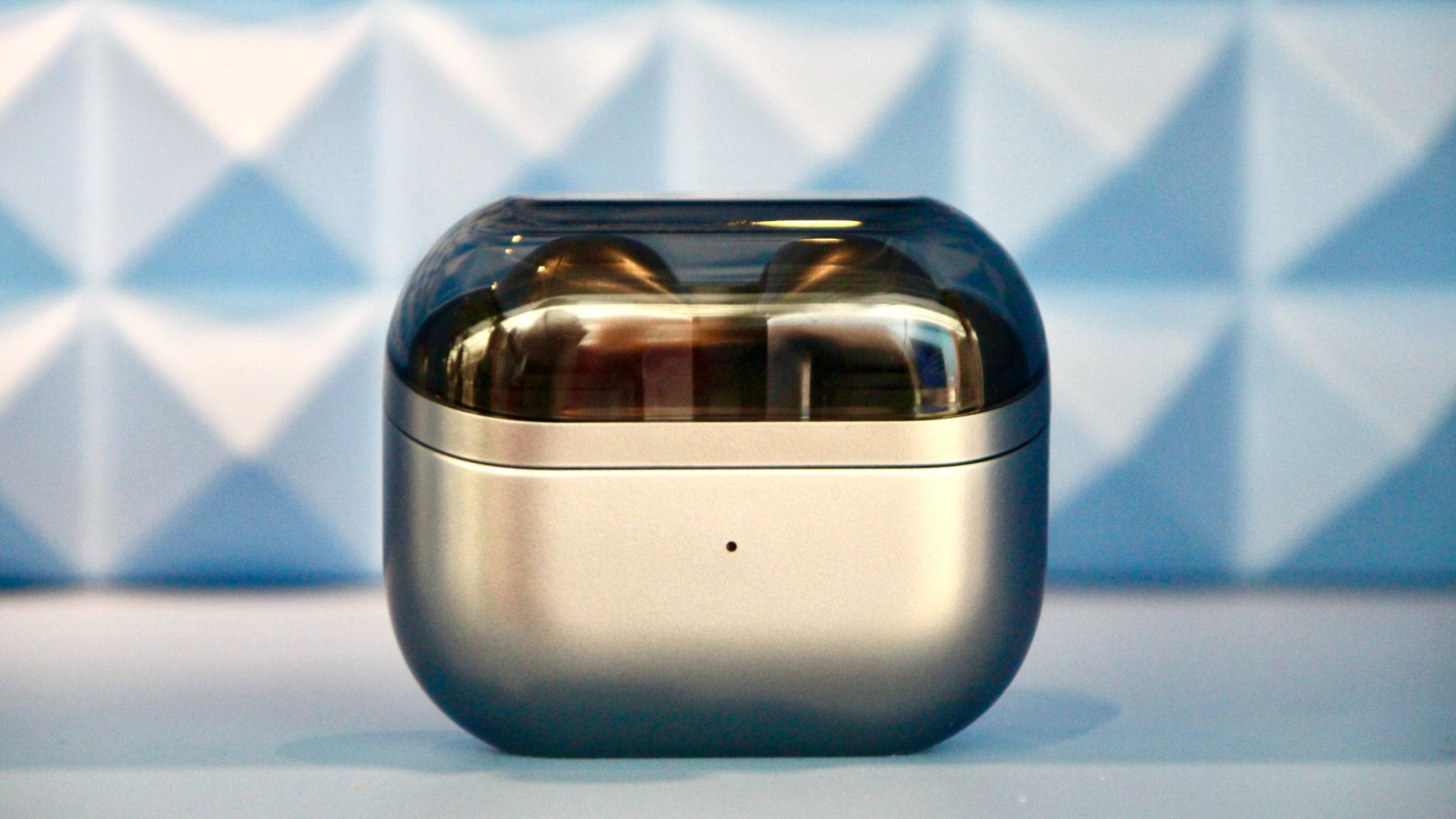 Le boîtier au capot transparent des Samsung Galaxy Buds3 Pro. Le boîtier au capot transparent des Samsung Galaxy Buds3 Pro.